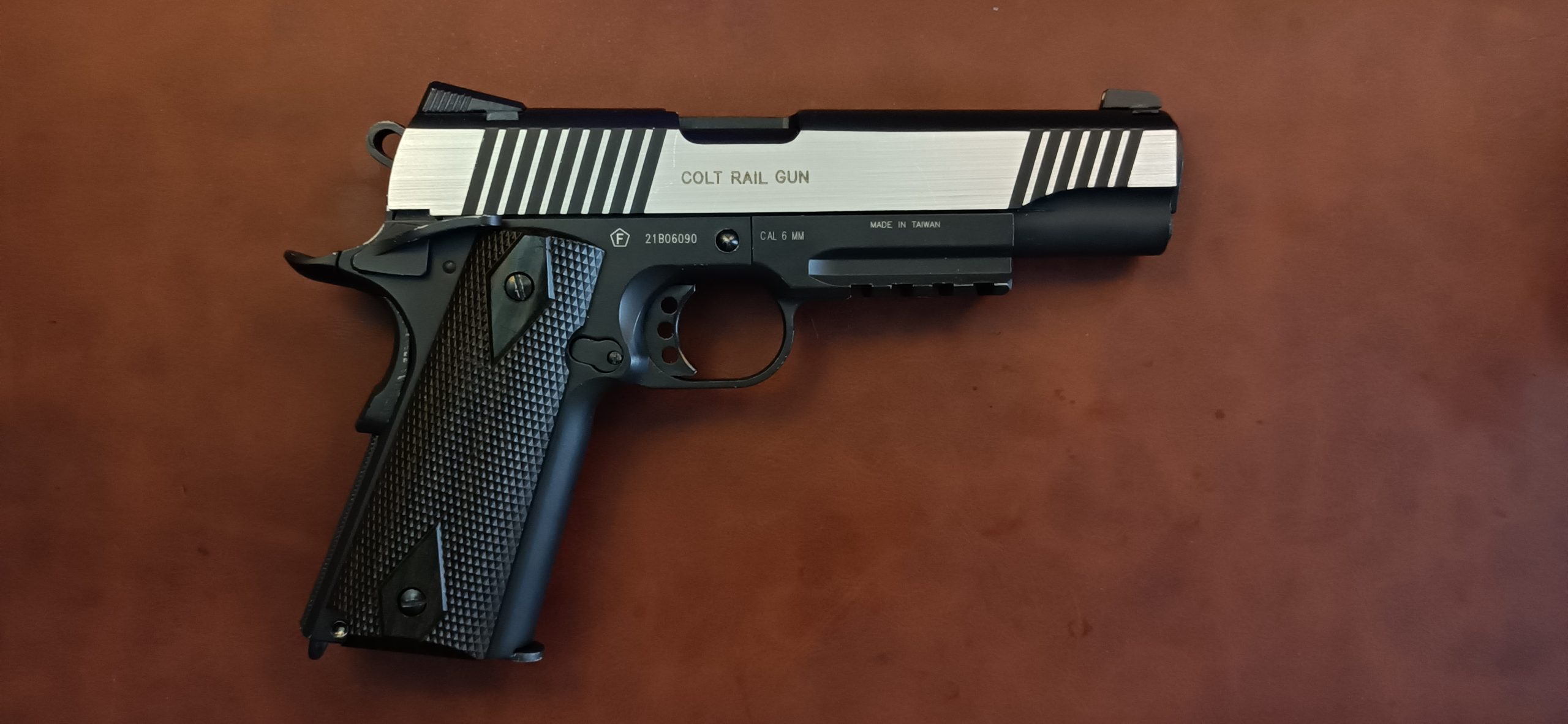 Colt 1911 Railgun Bi-Ton