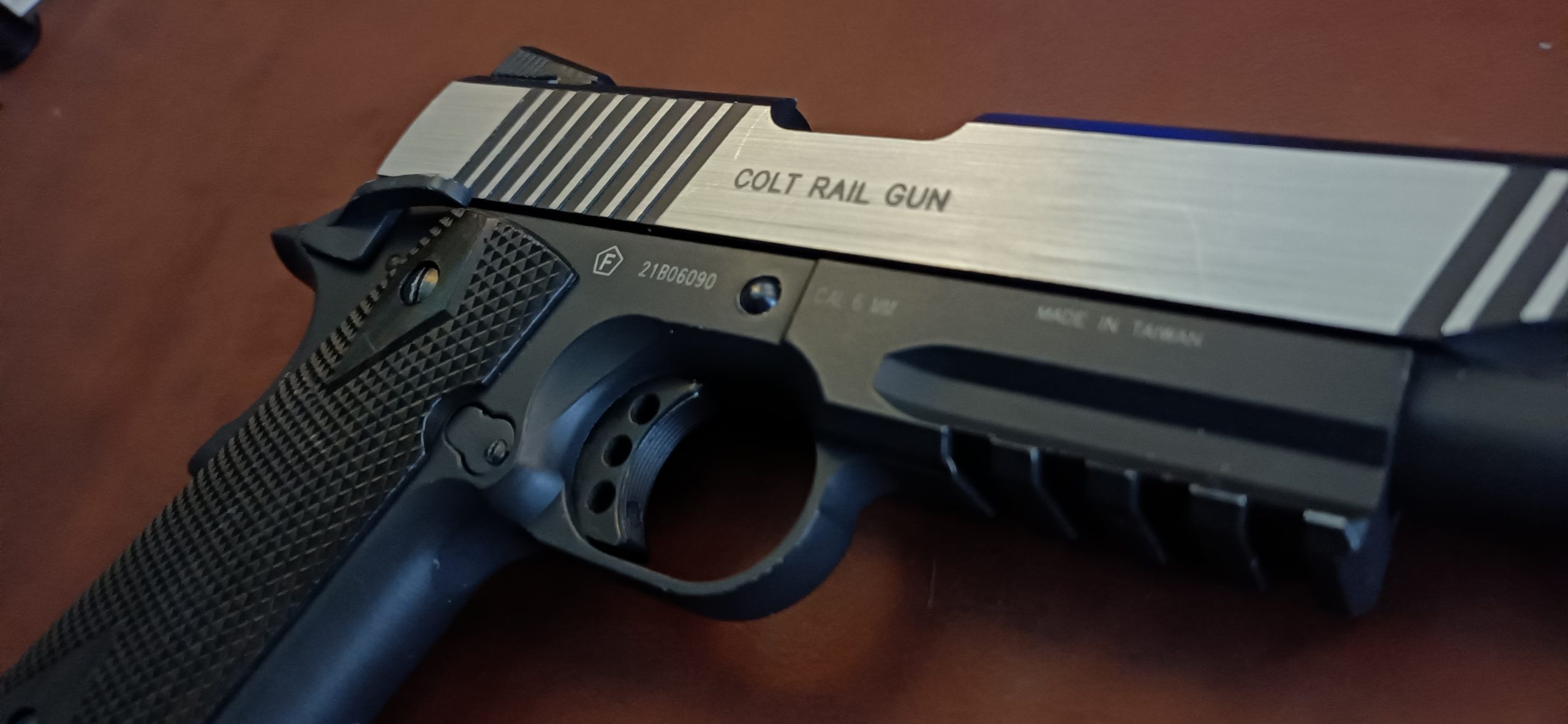 Colt 1911 Railgun Bi-Ton