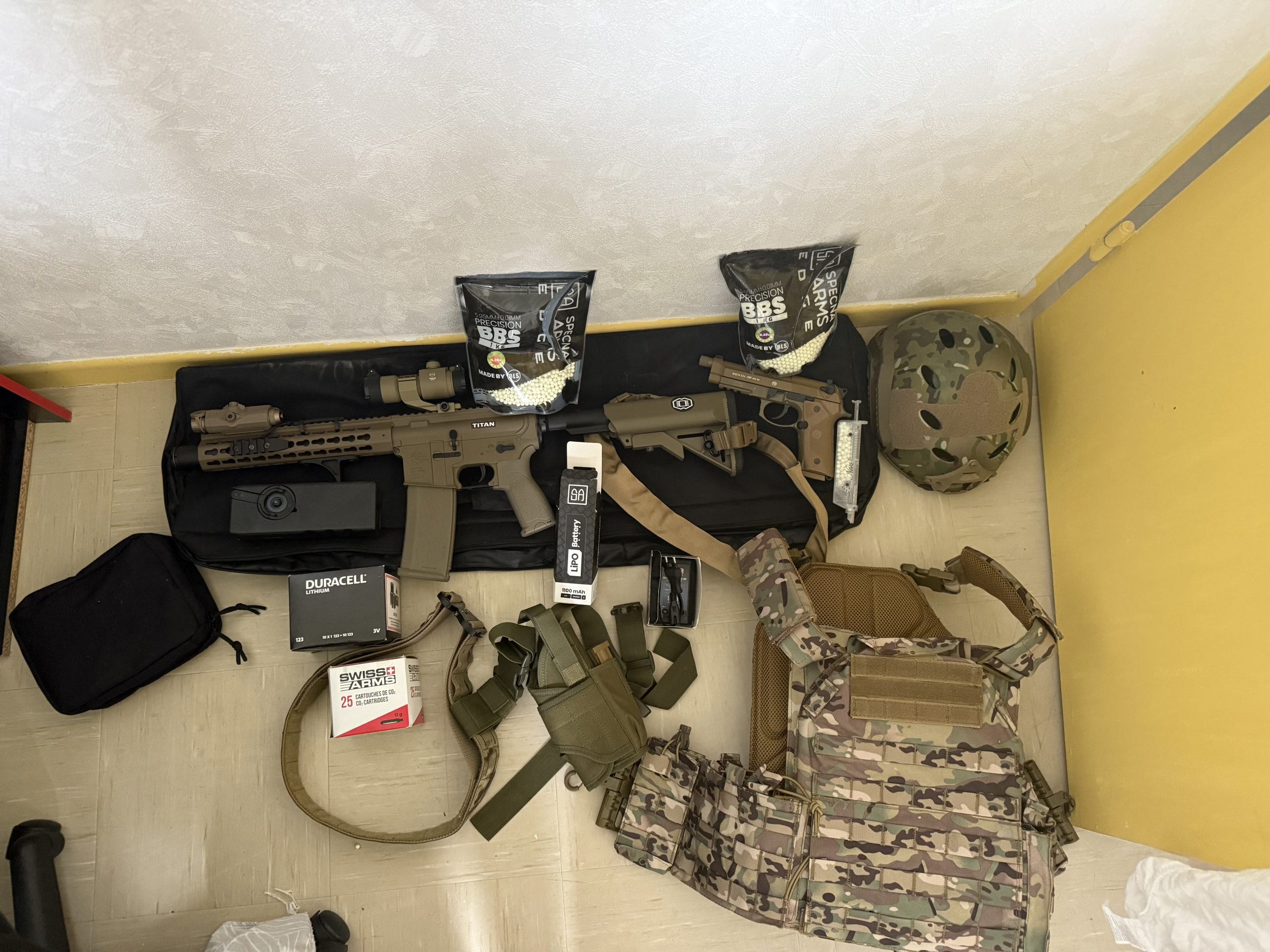 LOT COMPLET AIRSOFT AVEC 2 RÉPLIQUES
