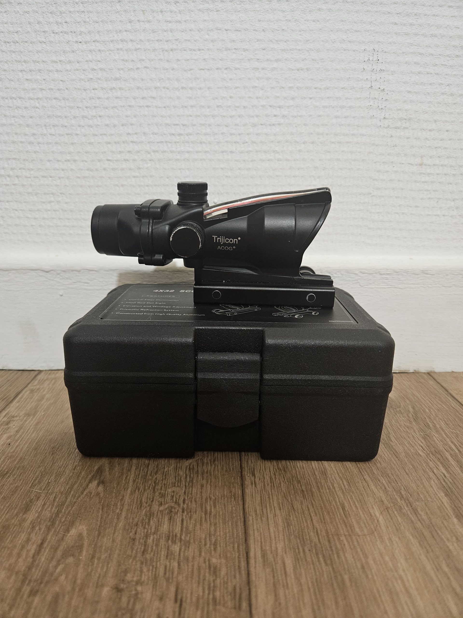 ACOG 4×32 avec marquage Trijicon et fibre optique fonctionnel