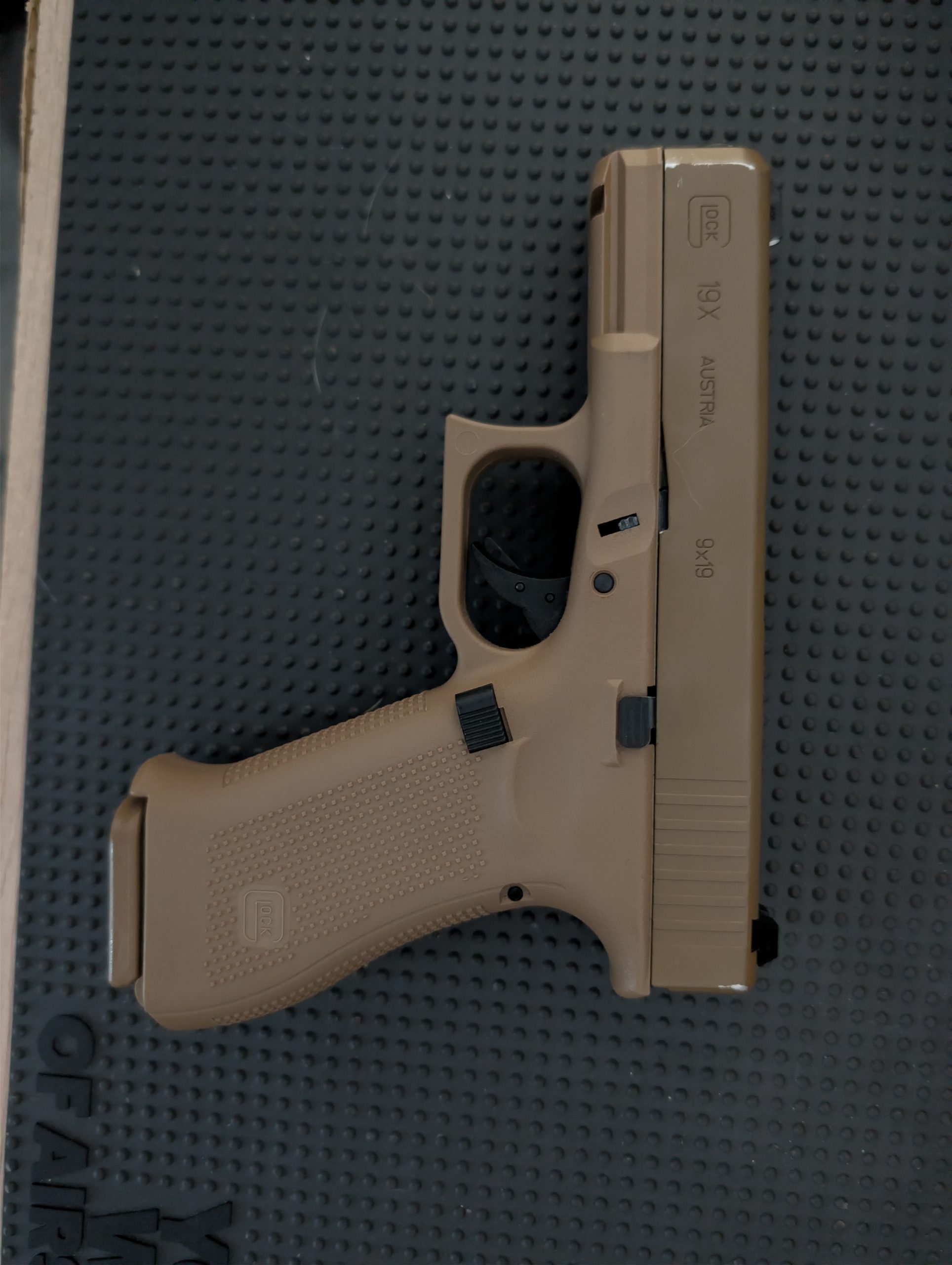 Umarex / VFC Glock 19X Coyote GBB