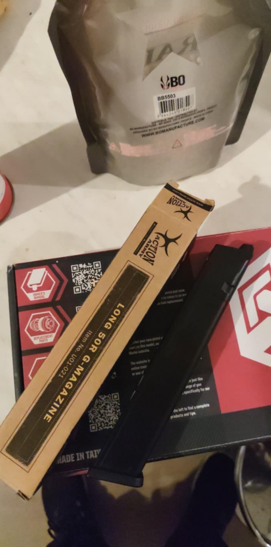 pistolet et 2 chargeur AW CUSTOM