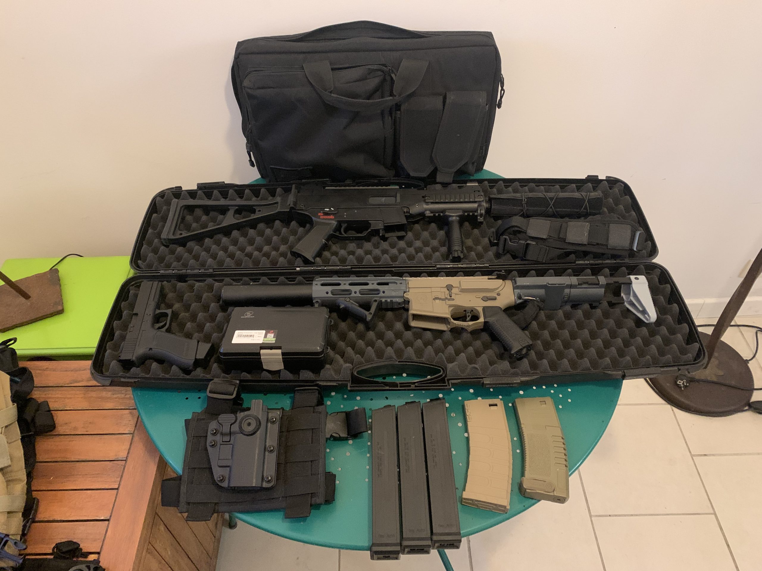 LOT REPLIQUES AIRSOFT (UMG + AM-014 + GLOCK)