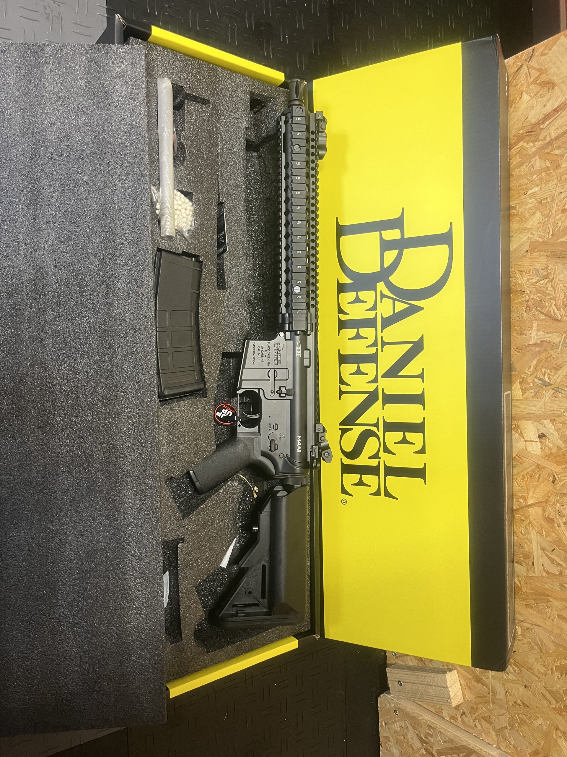 DANIEL DEFENSE M4A1 BLOCK II 12" AEG – NOIR – EMG / CYMA