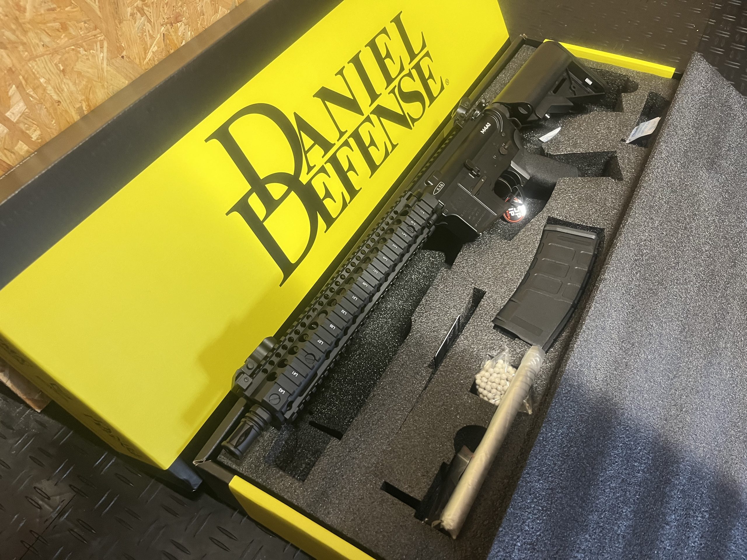 DANIEL DEFENSE M4A1 BLOCK II 12" AEG – NOIR – EMG / CYMA