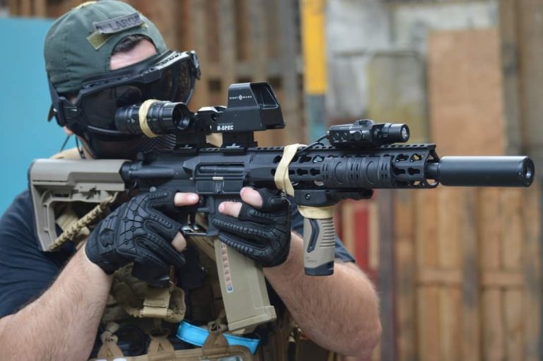 Pack complet airsoft – M4 full métal – accessoires + batteries – état parfait