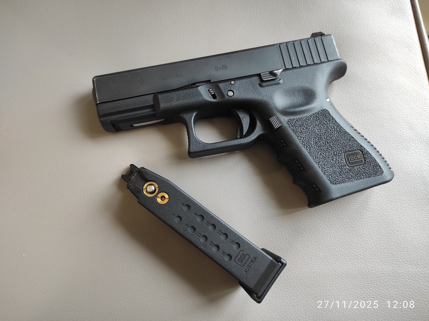 Glock 19 Gen3 VFC Full Steel Bomber