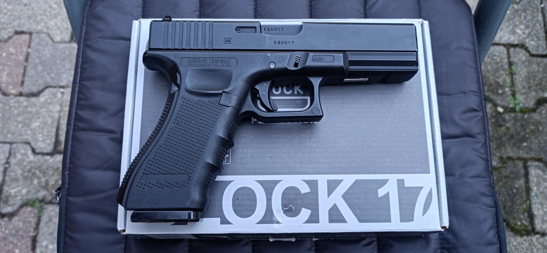 Glock® 17 Gen4 GBB Co² KWC (+2 chargeurs)