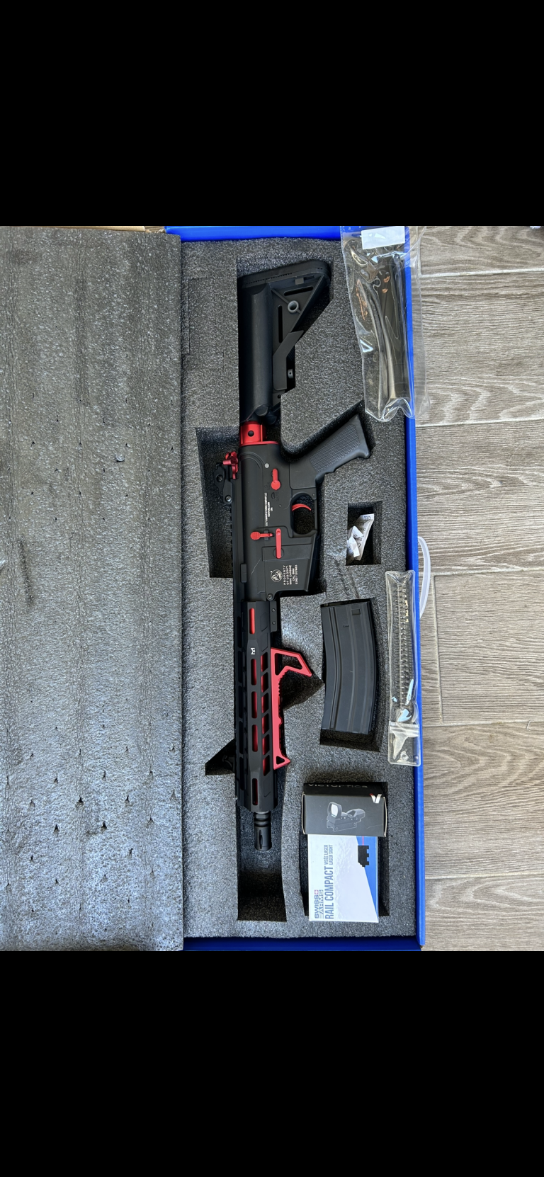 Réplique M4 AEG custom Red full métal – très bon état – accessoires inclus PRIX NÉGOCIABLE SI SÉRIEUX ET RAPIDE