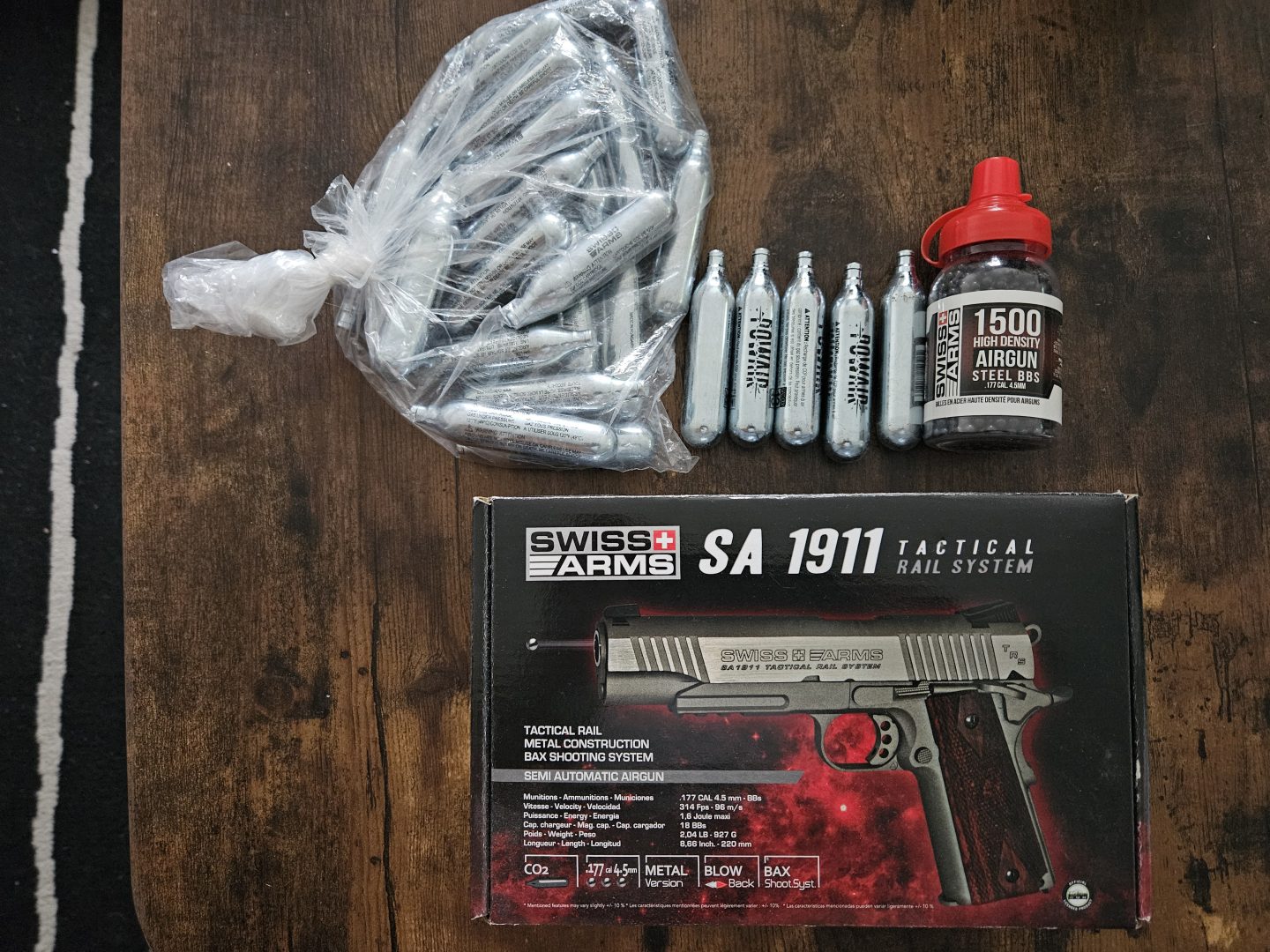 Swiss Arms SA 1911 CO2 4.5 mm BB'S 1.6 joules neuf