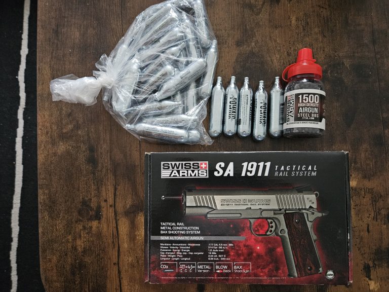 Swiss Arms SA 1911 CO2 4.5 mm BB'S 1.6 joules neuf