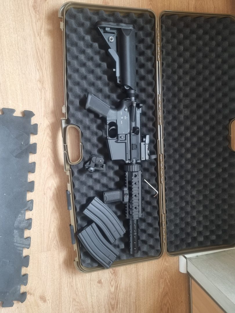 Replique full metal avec accessoires totalement neuve
