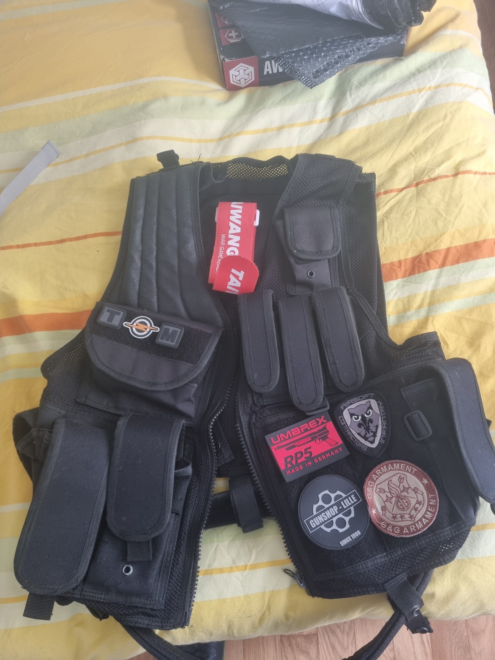 Gilet tactique porte chargeurs…..