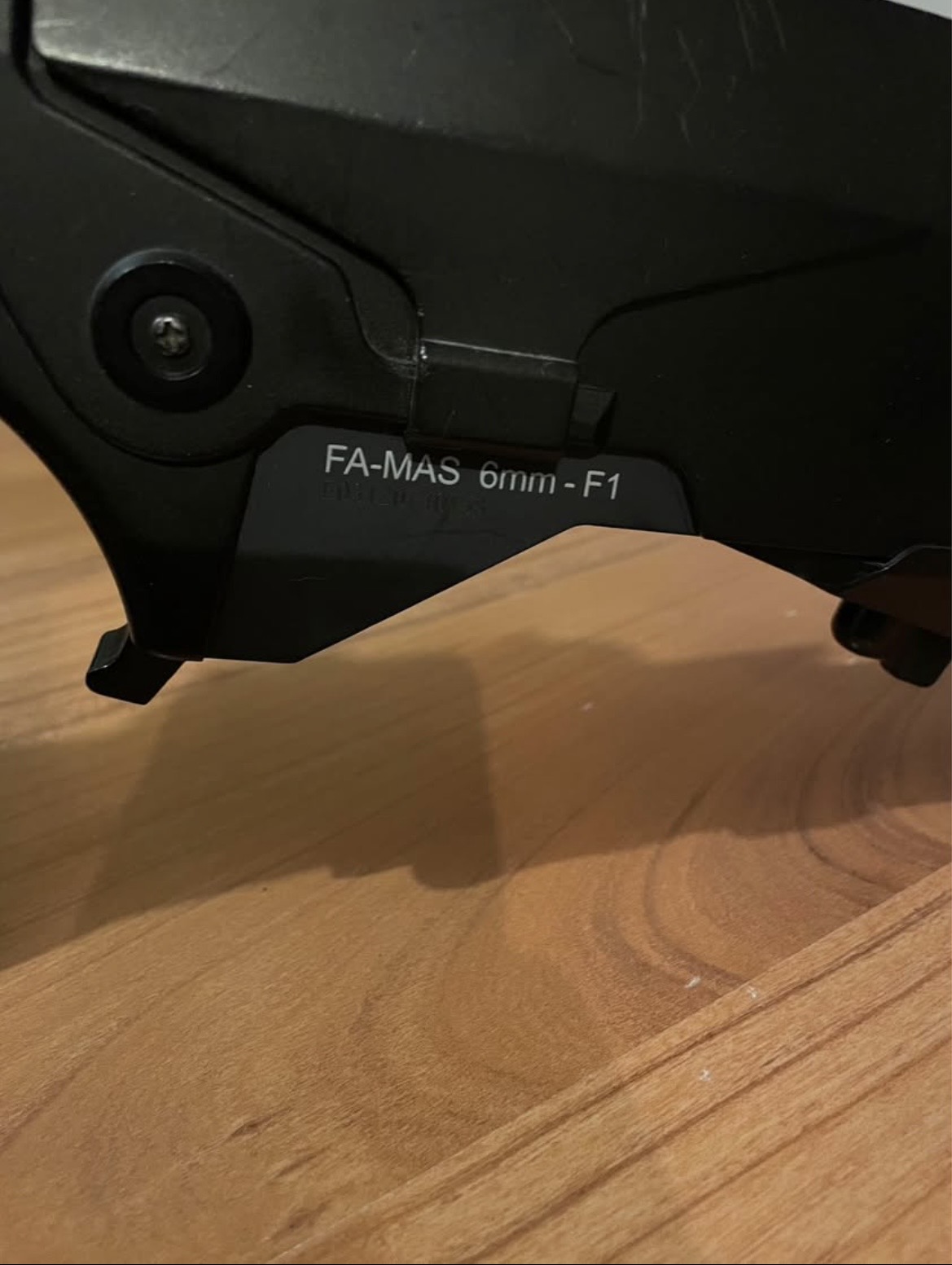 FAMAS + point rouge + 3 chargeurs