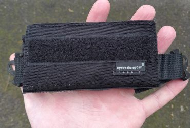 Pochette contre poids pour casque