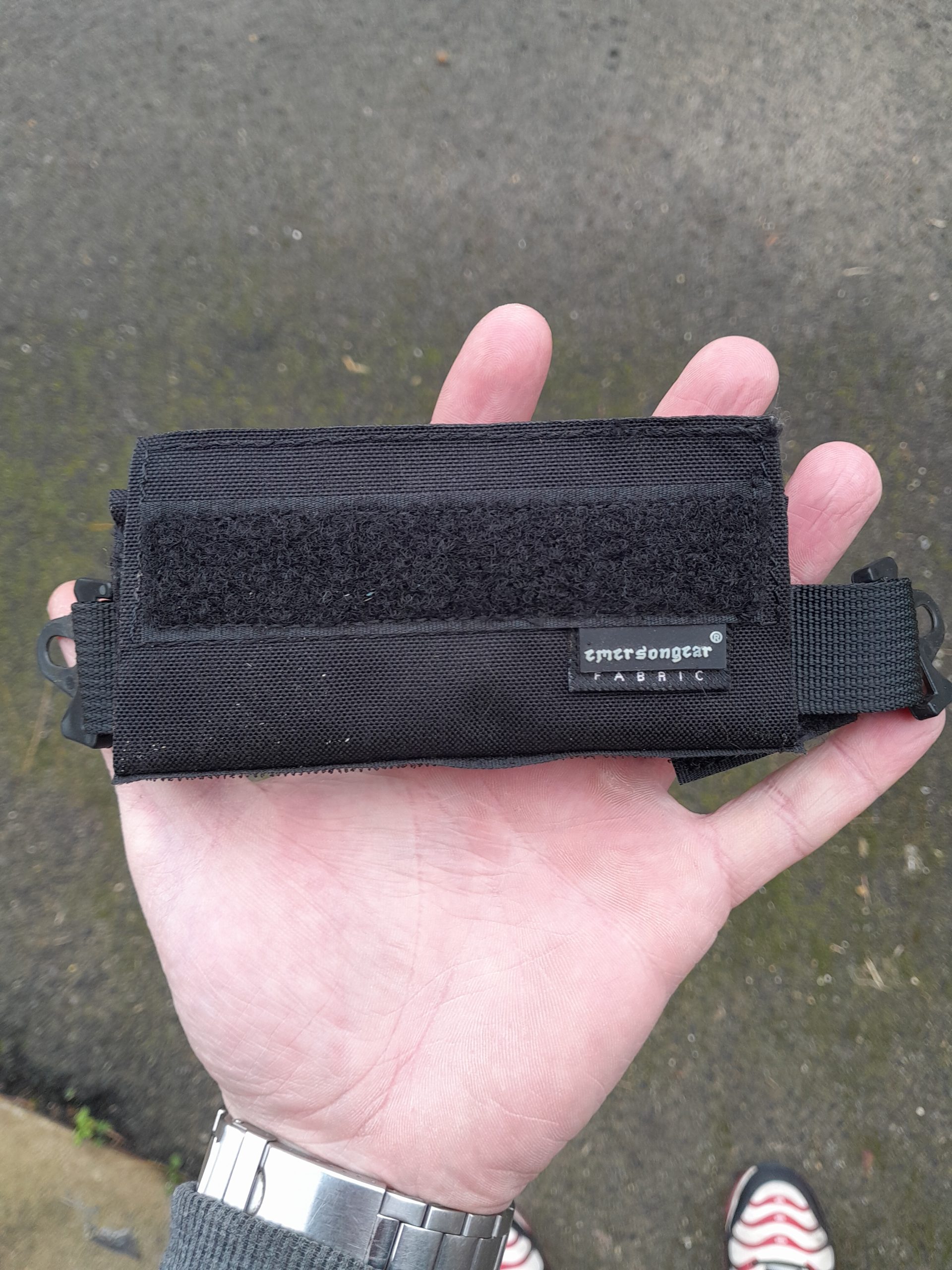 Pochette contre poids pour casque