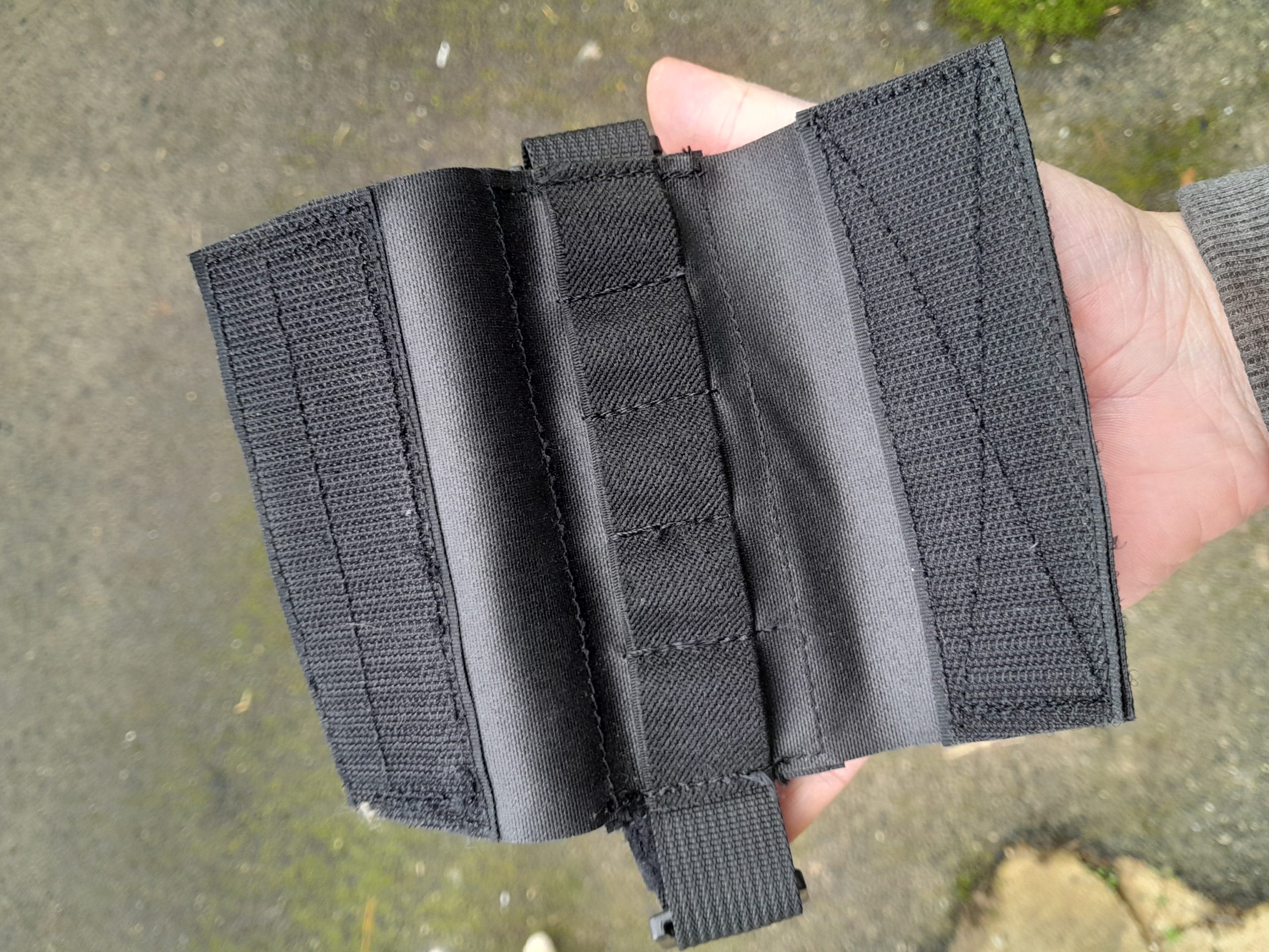 Pochette contre poids pour casque