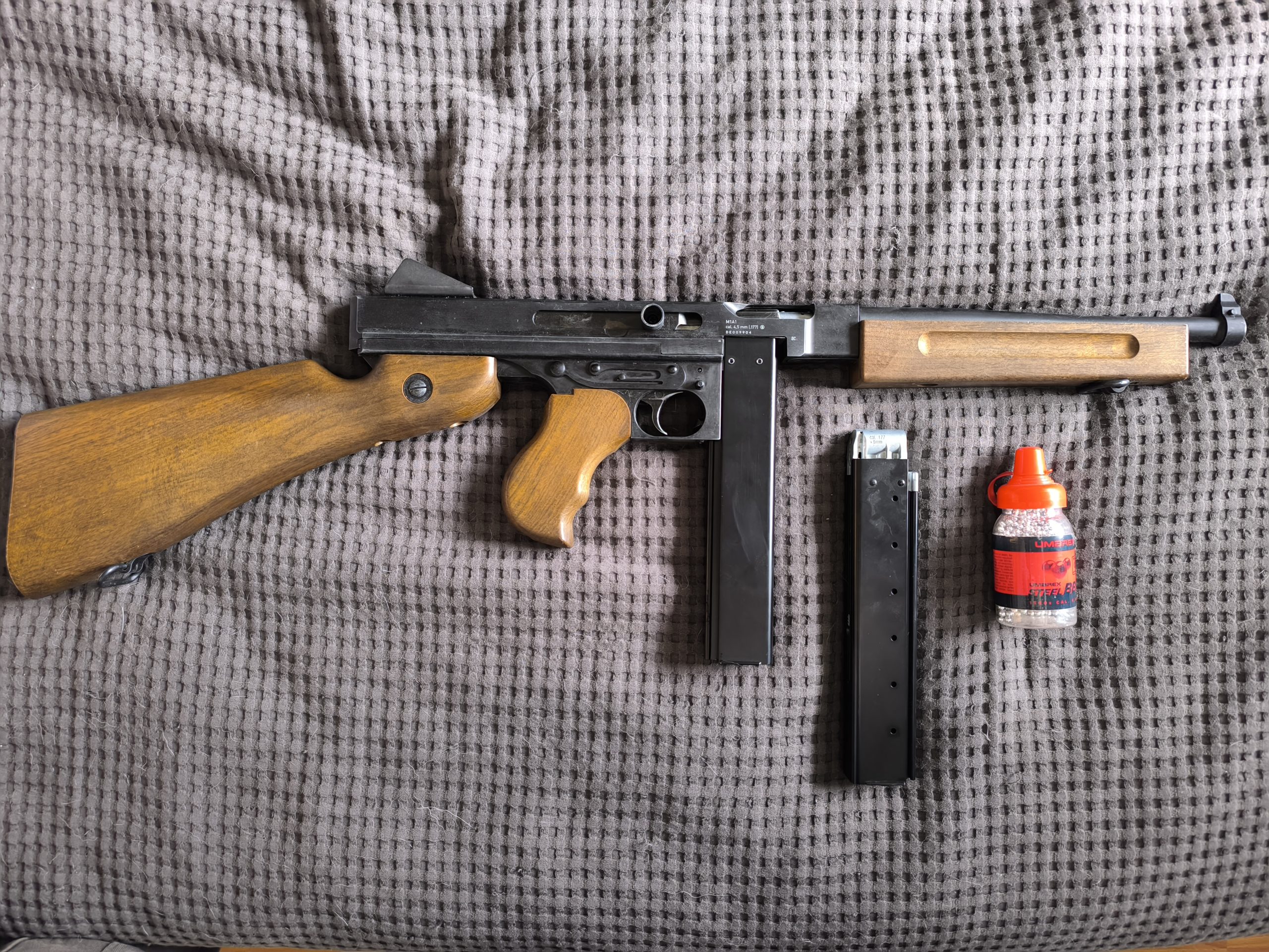 Pistolet mitrailleur à plomb CO2 4,5 m