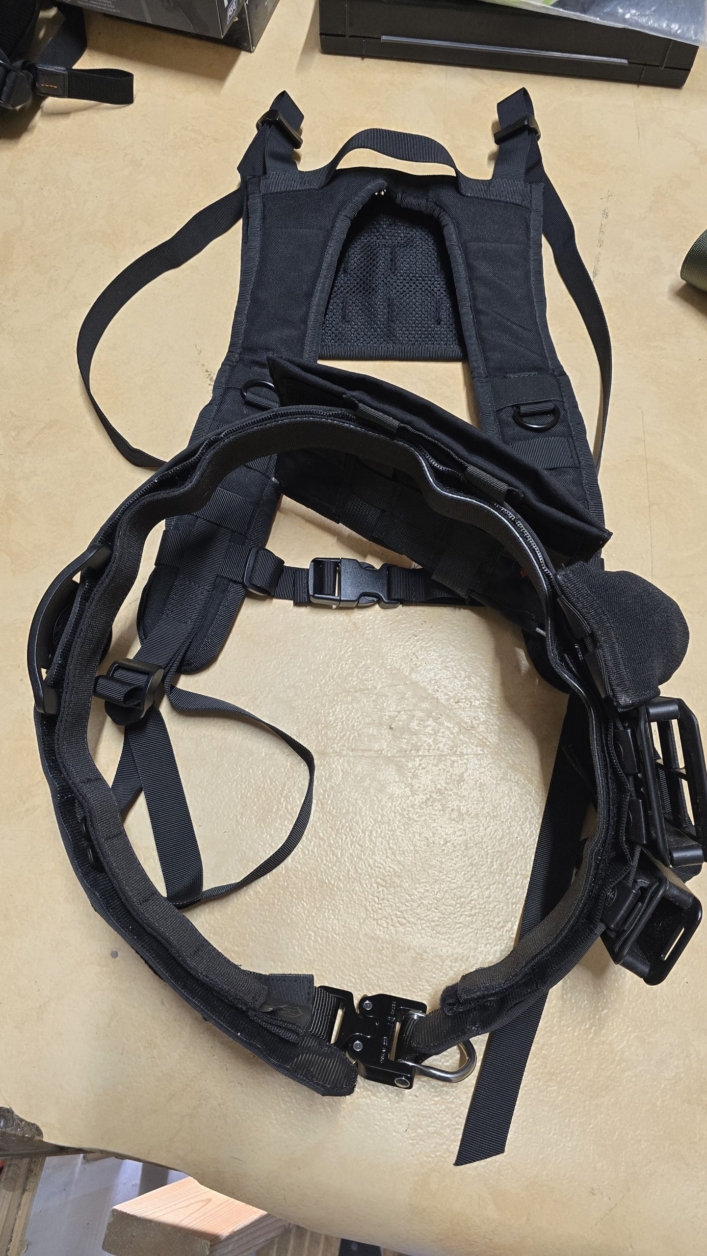 Ceinturon tactique Hexatac HMB, brelage noir et accessoires