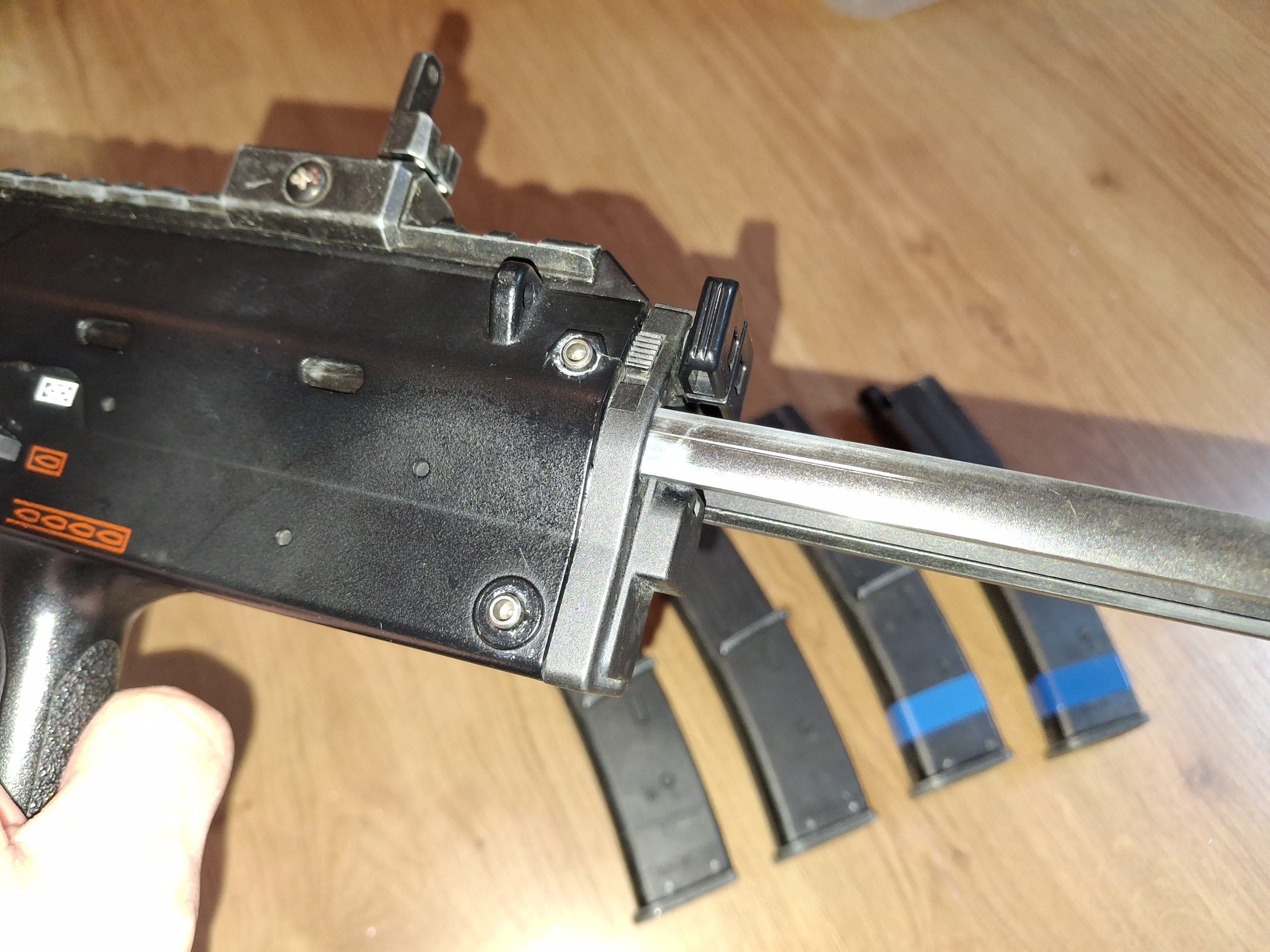 MP7 Tokyo Marui + 5 chargeurs GBBR