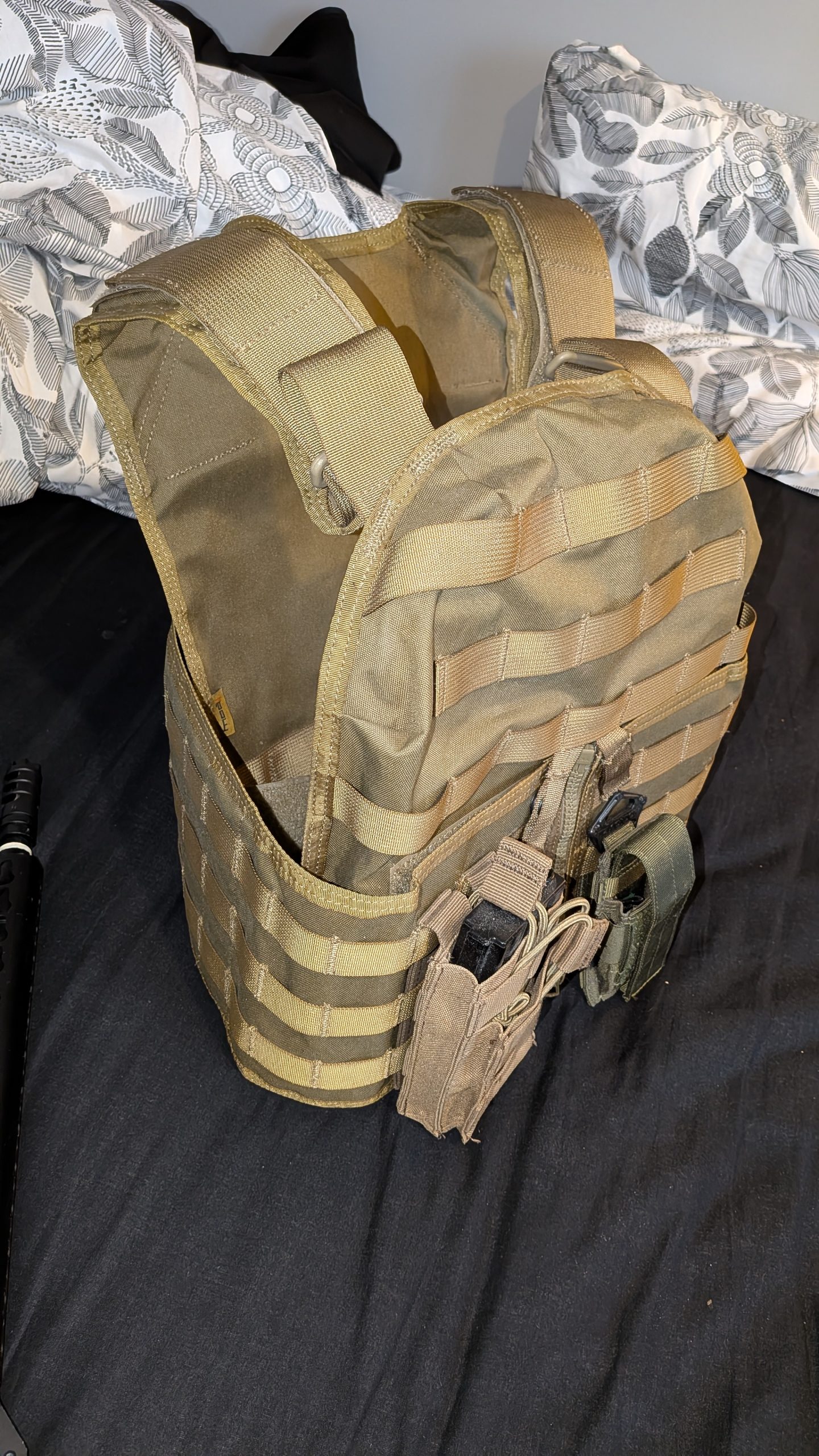 Pack Complet Airsoft (État Neuf) – Golden Eagle M4 + Vector Optics + Équipement