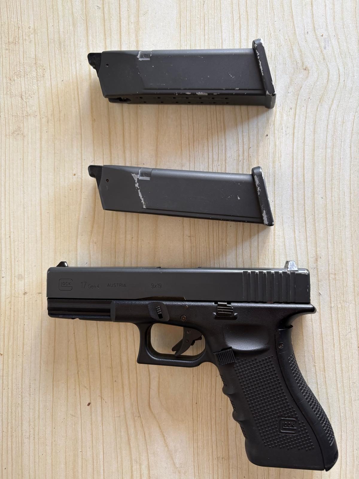 GLOCK 17 Gen 4 co2 CYBERGUN + 2 CHARGEURS