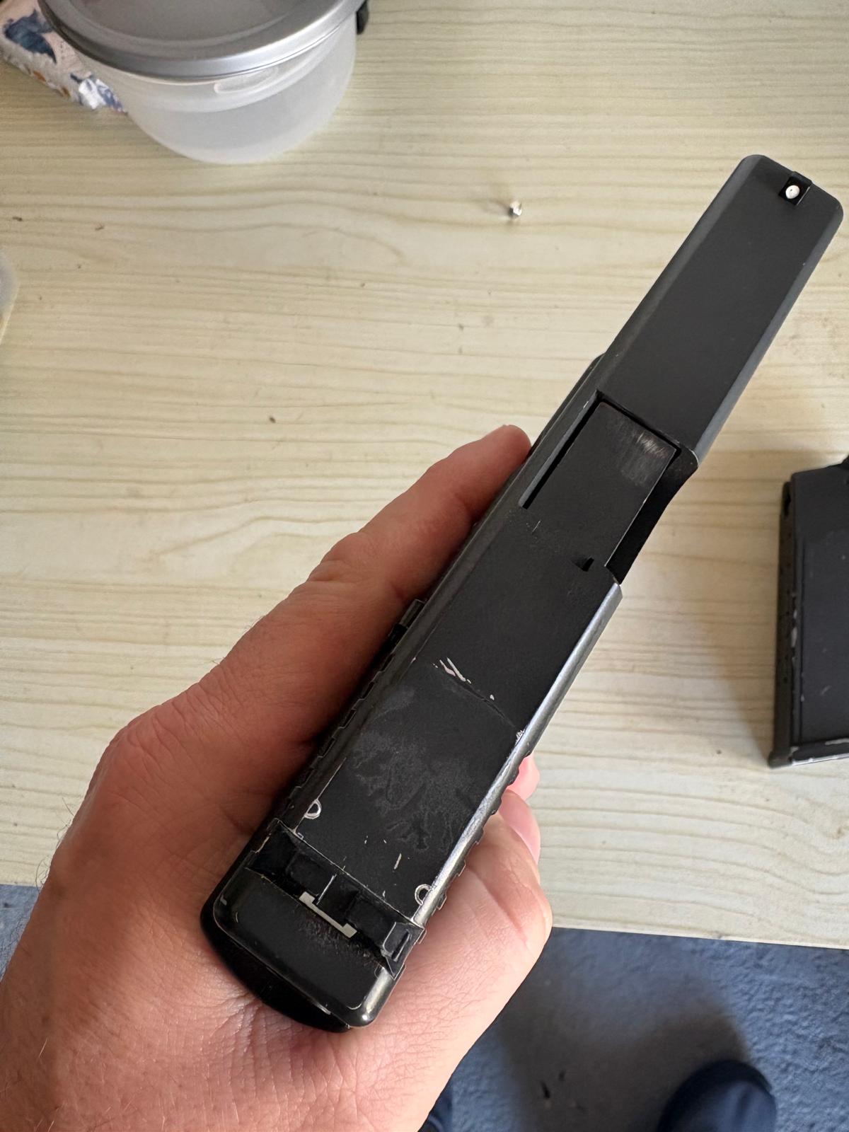 GLOCK 17 Gen 4 co2 CYBERGUN + 2 CHARGEURS