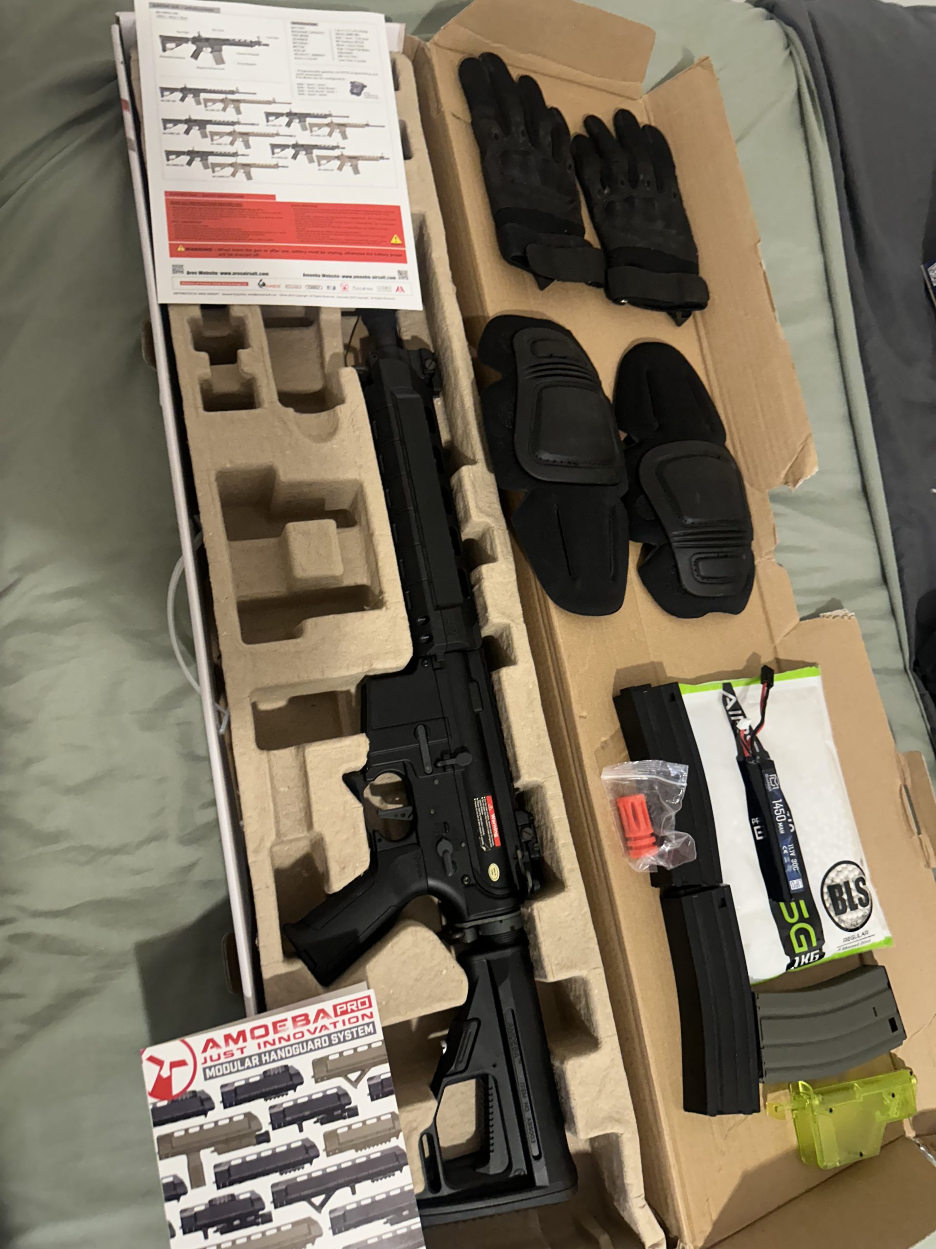 Réplique M4 à batterie + accessoire