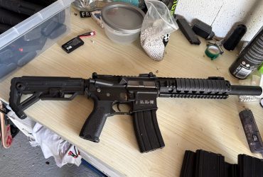 M4 Specna SA E6 light ops edge + 6 chargeurs low cap et 1 hi cap