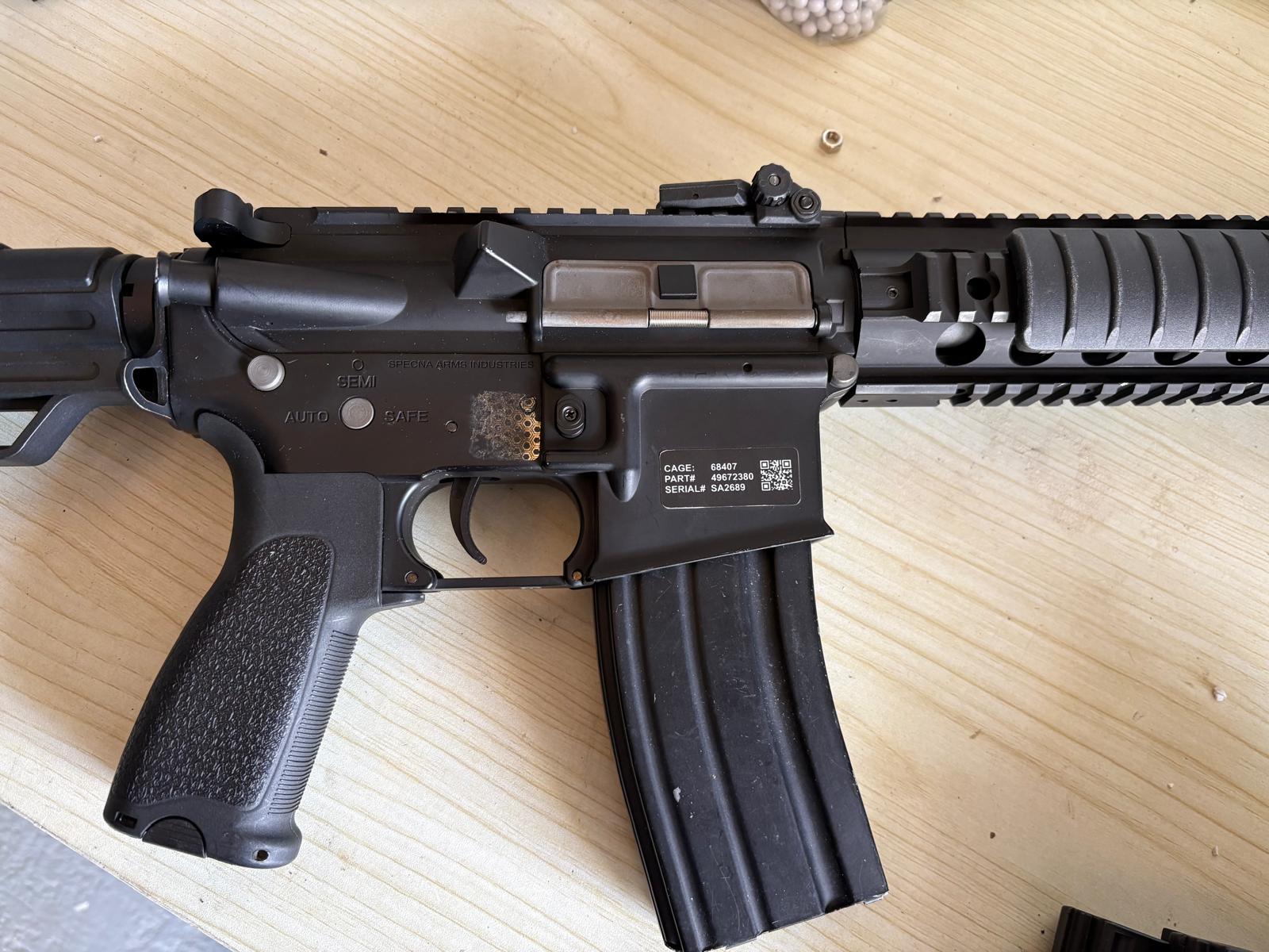 M4 Specna SA E6 light ops edge + 6 chargeurs low cap et 1 hi cap