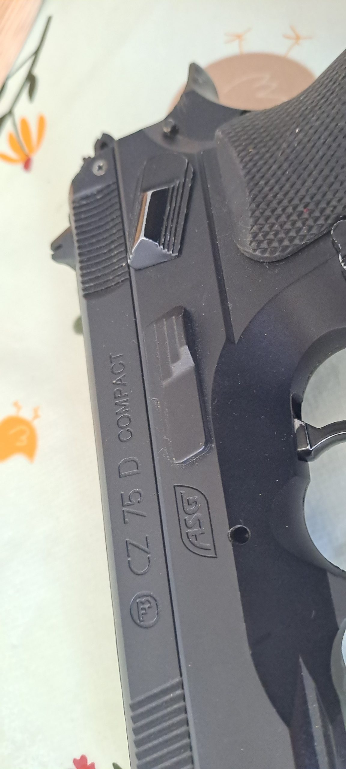 Replique a ressort de pistolet asg CZ 75 D