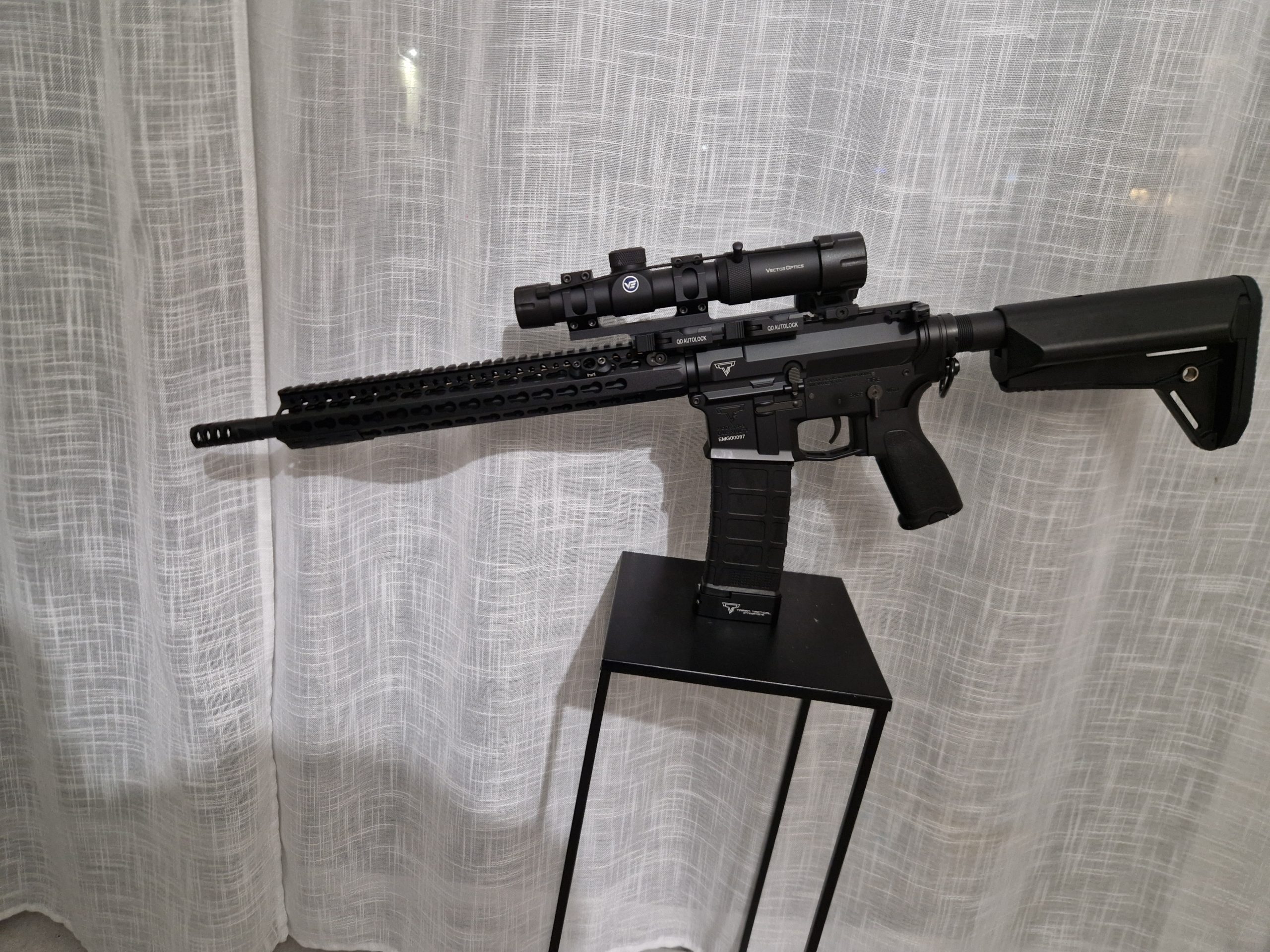 Taran Tactical Innovations TTI TR-1 M4E1 13.5" AEG – Version Keymod / Noir – EMG / Cyma