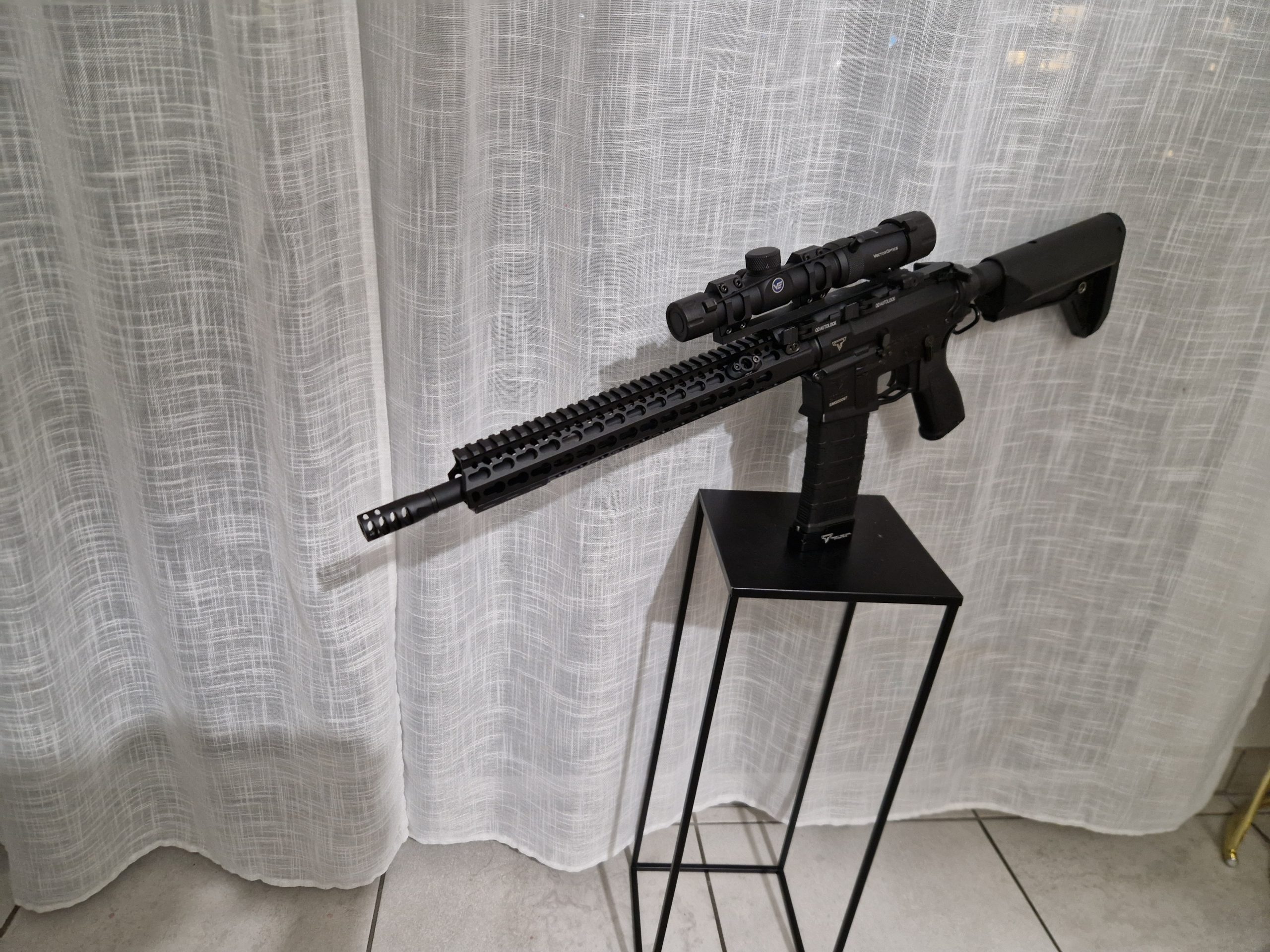 Taran Tactical Innovations TTI TR-1 M4E1 13.5" AEG – Version Keymod / Noir – EMG / Cyma