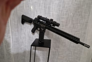 Taran Tactical Innovations TTI TR-1 M4E1 13.5" AEG – Version Keymod / Noir – EMG / Cyma