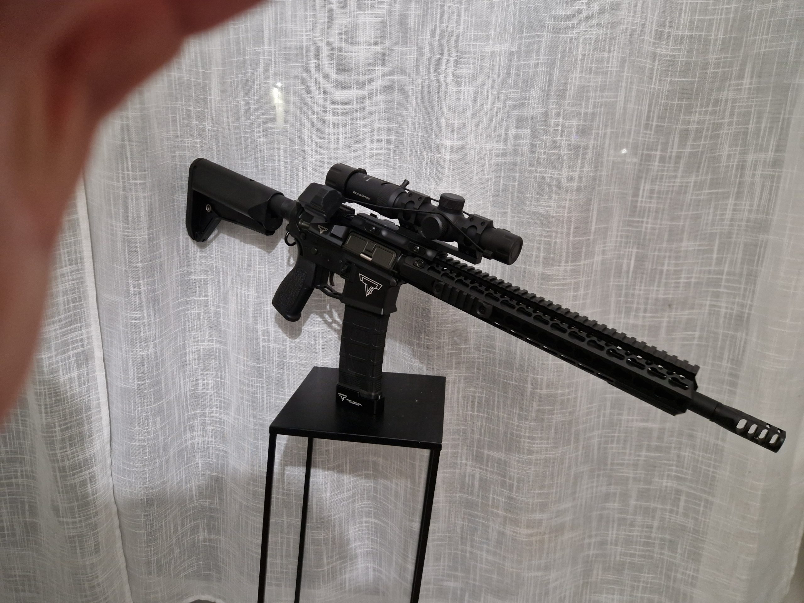 Taran Tactical Innovations TTI TR-1 M4E1 13.5" AEG – Version Keymod / Noir – EMG / Cyma