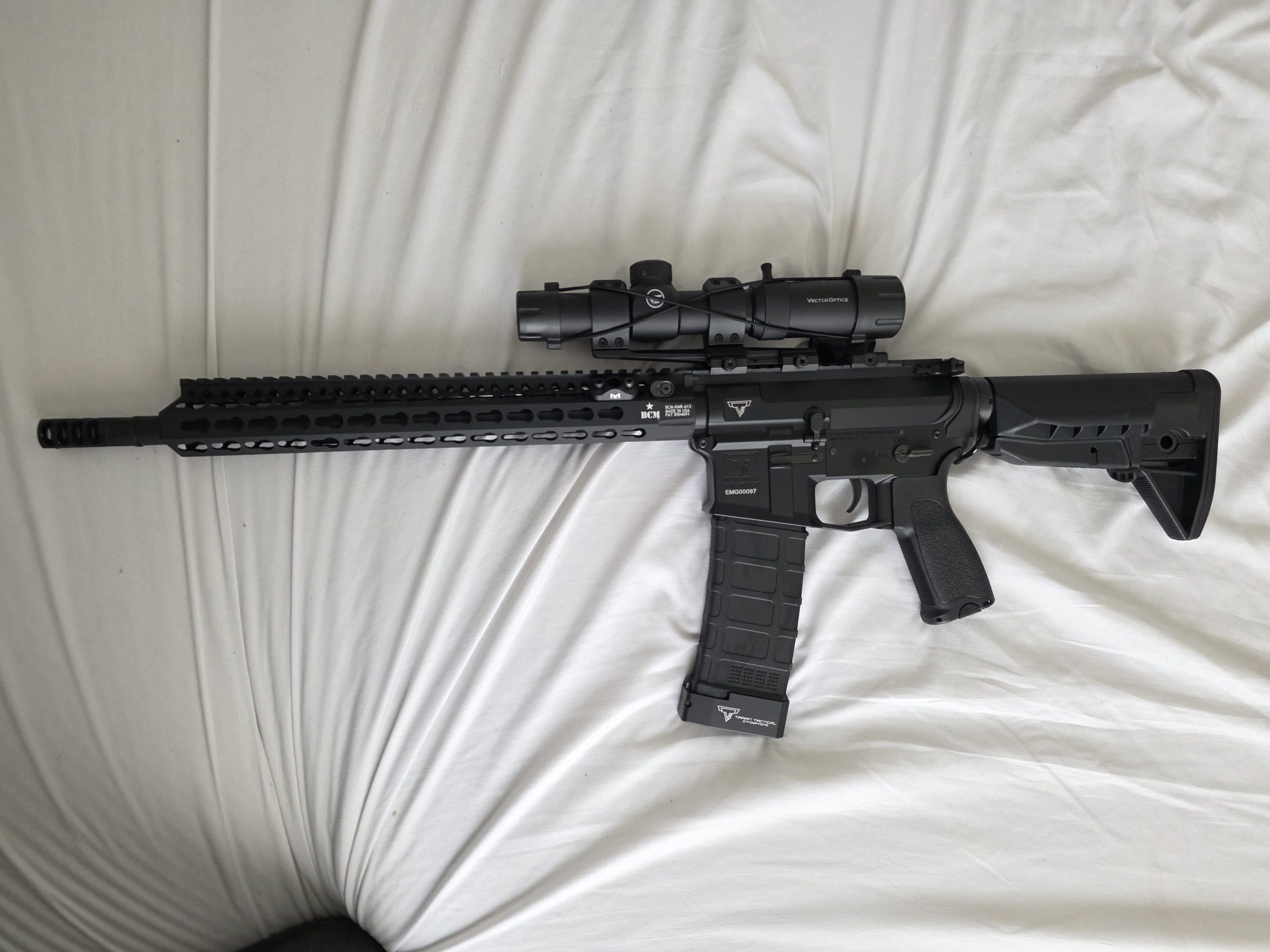 Taran Tactical Innovations TTI TR-1 AR15 13.5" AEG – Version Keymod – EMG – Garde main BCM Angry Gun