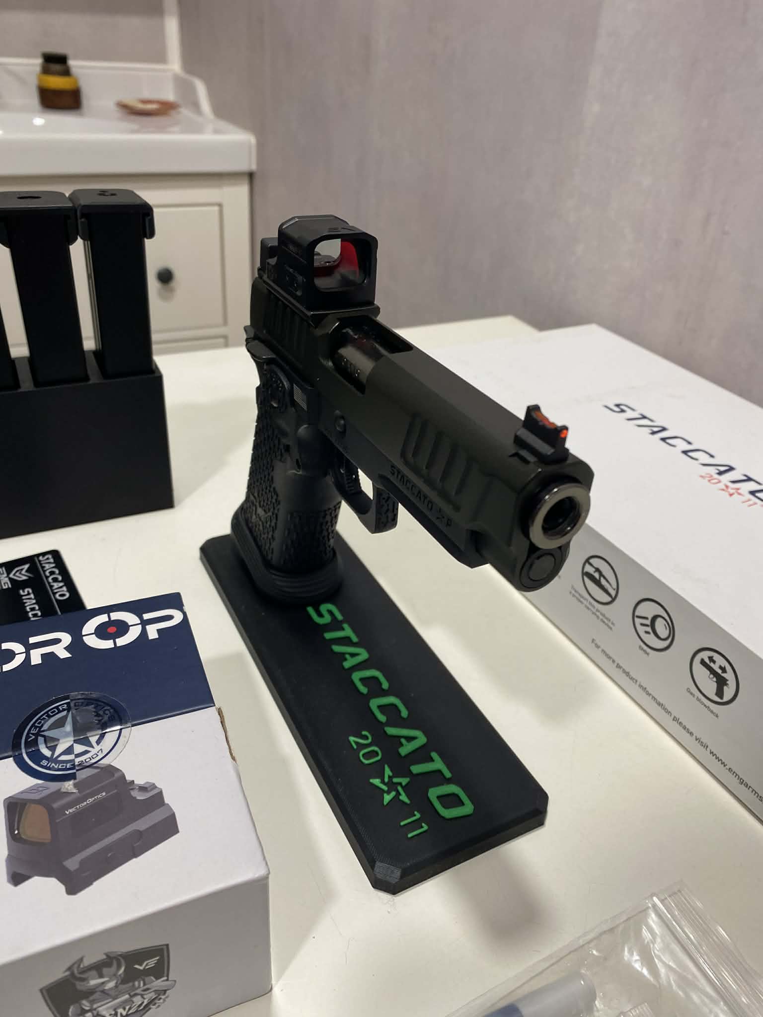 Staccato P Neuf (6mm proshop)avec trois chargeurs neufs avec red dot et prépa interne