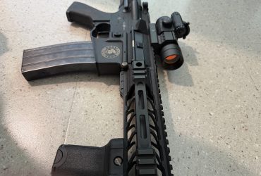 Réplique M4 LANCER TACTIRAL – Full metal /équipée – Très bon état