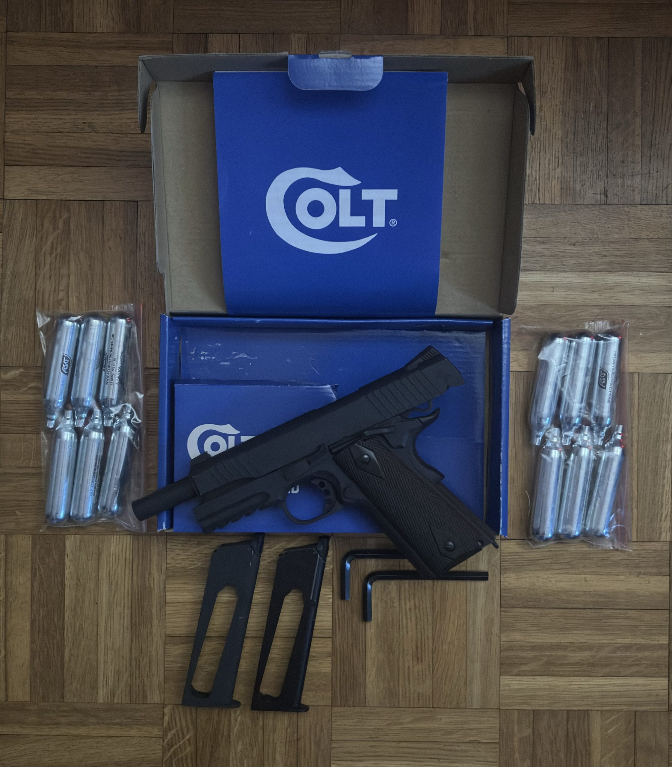COLT 1911 RAIL GBB (CO2 / NOIR)