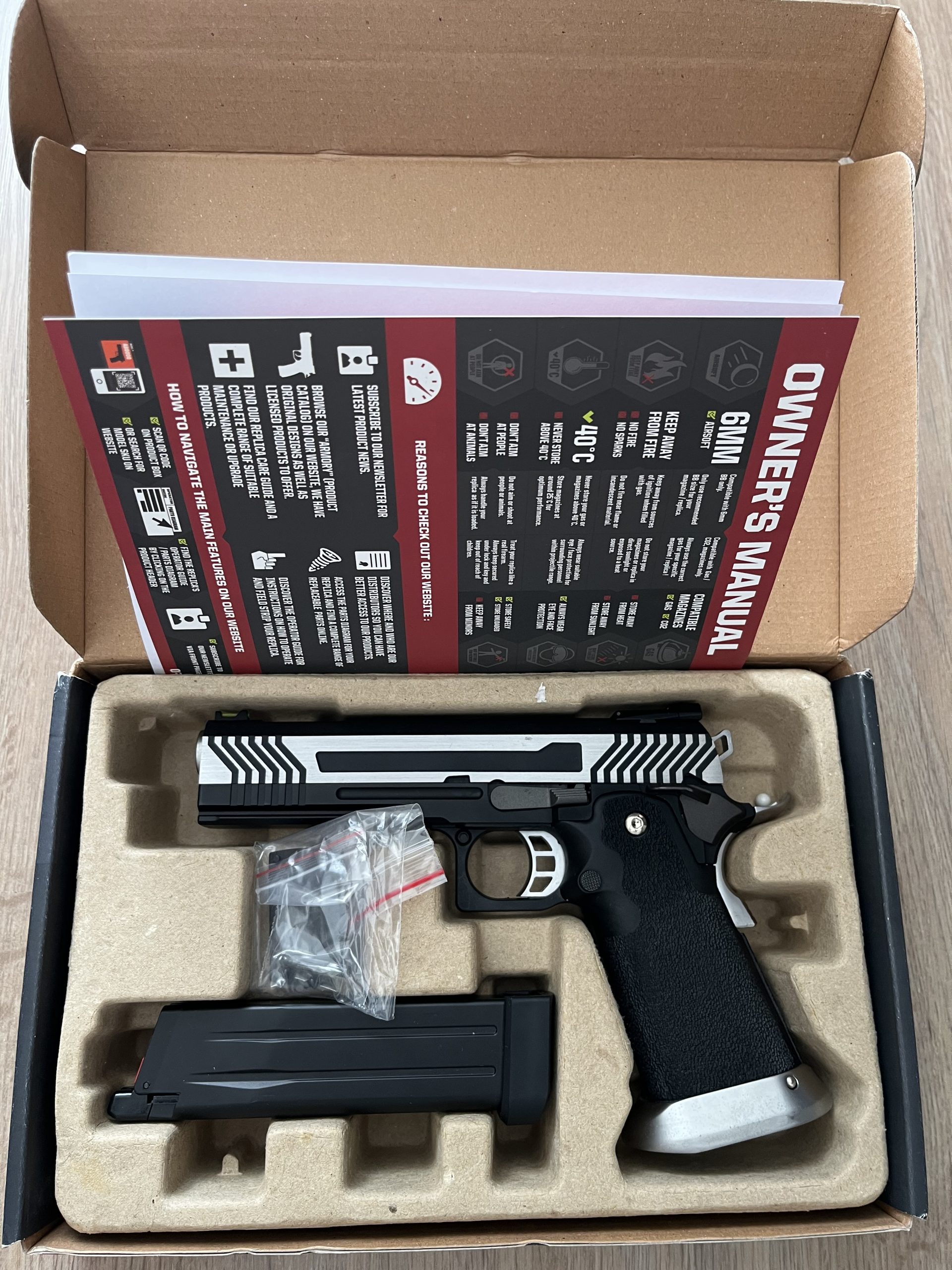 AW Custom HX1101 Hi-Capa quasi NEUF + chargeur (jamais utilisé en partie)