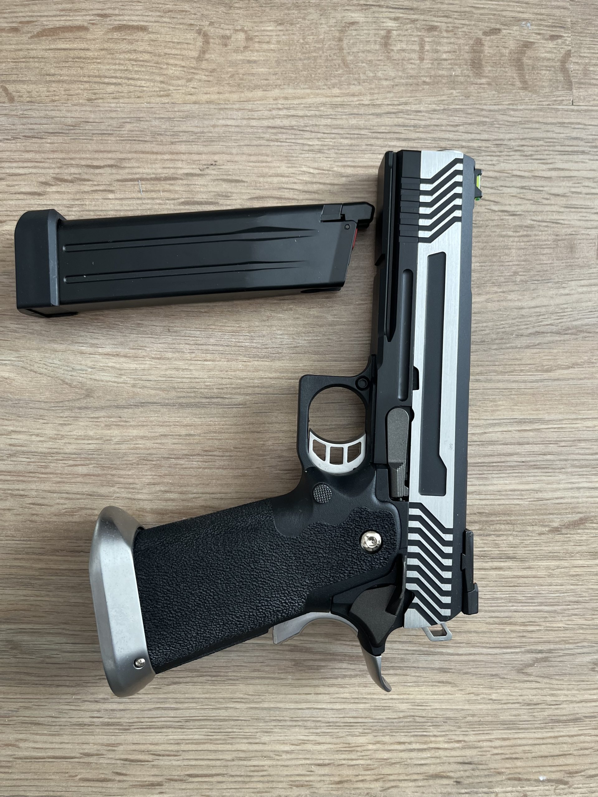 AW Custom HX1101 Hi-Capa quasi NEUF + chargeur (jamais utilisé en partie)