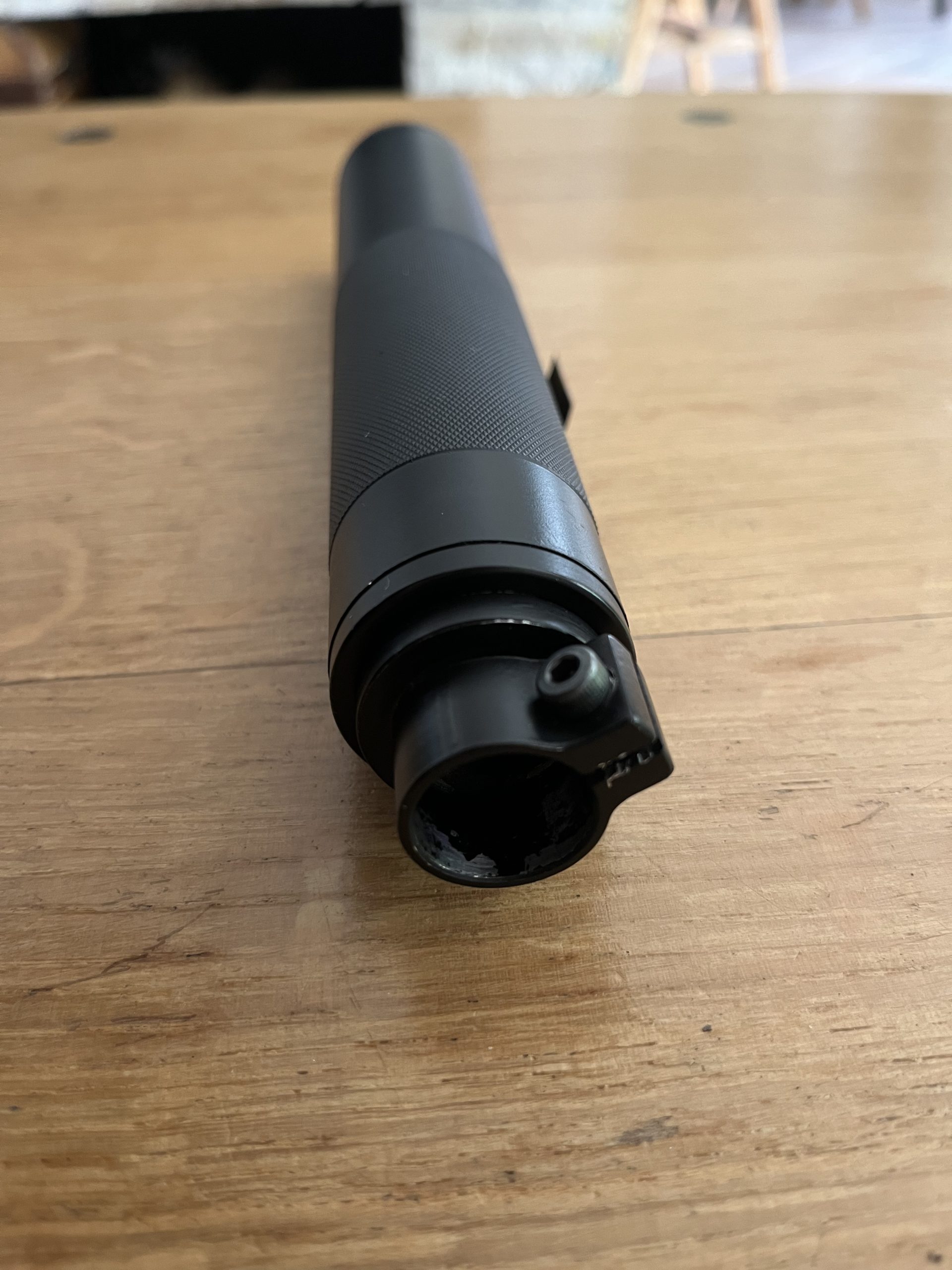 Silencieux avec fixation sur cache flammes