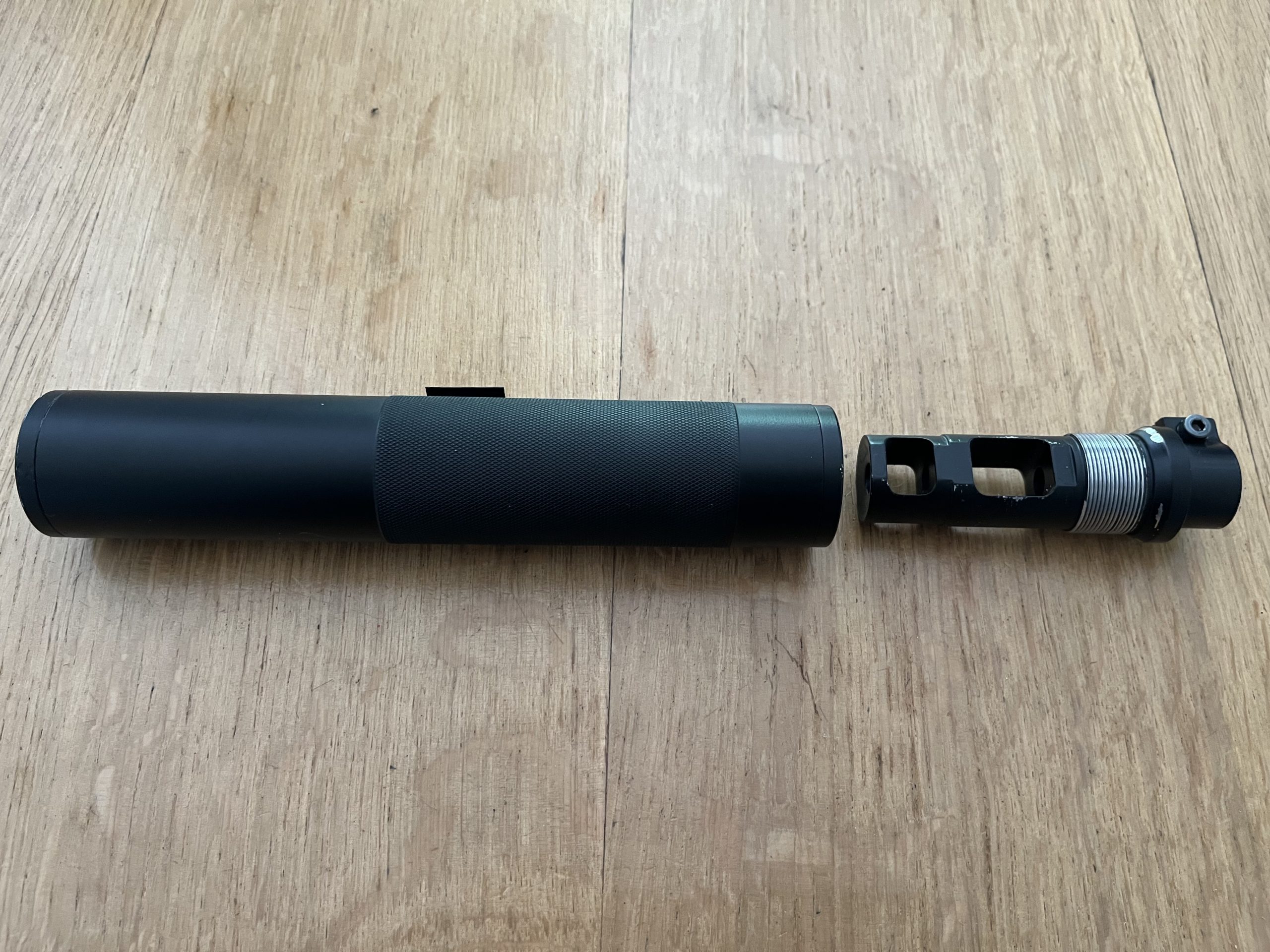 Silencieux avec fixation sur cache flammes