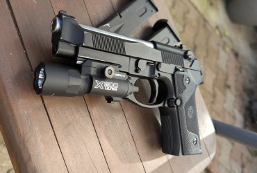 Beretta M9A1 & 2 chargeurs (+lampe)