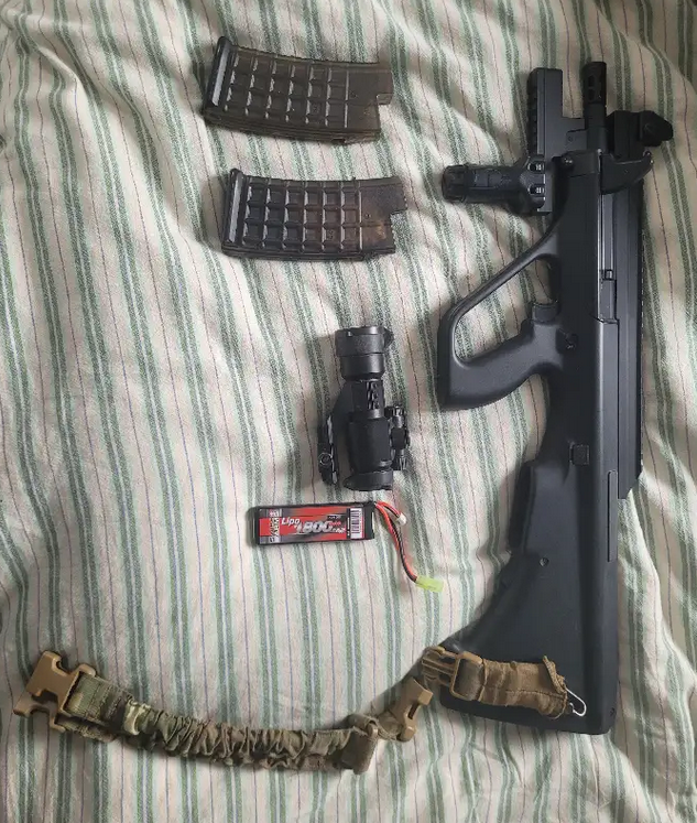 Réplique AUG High cycle Noir Tokyo Marui AEG