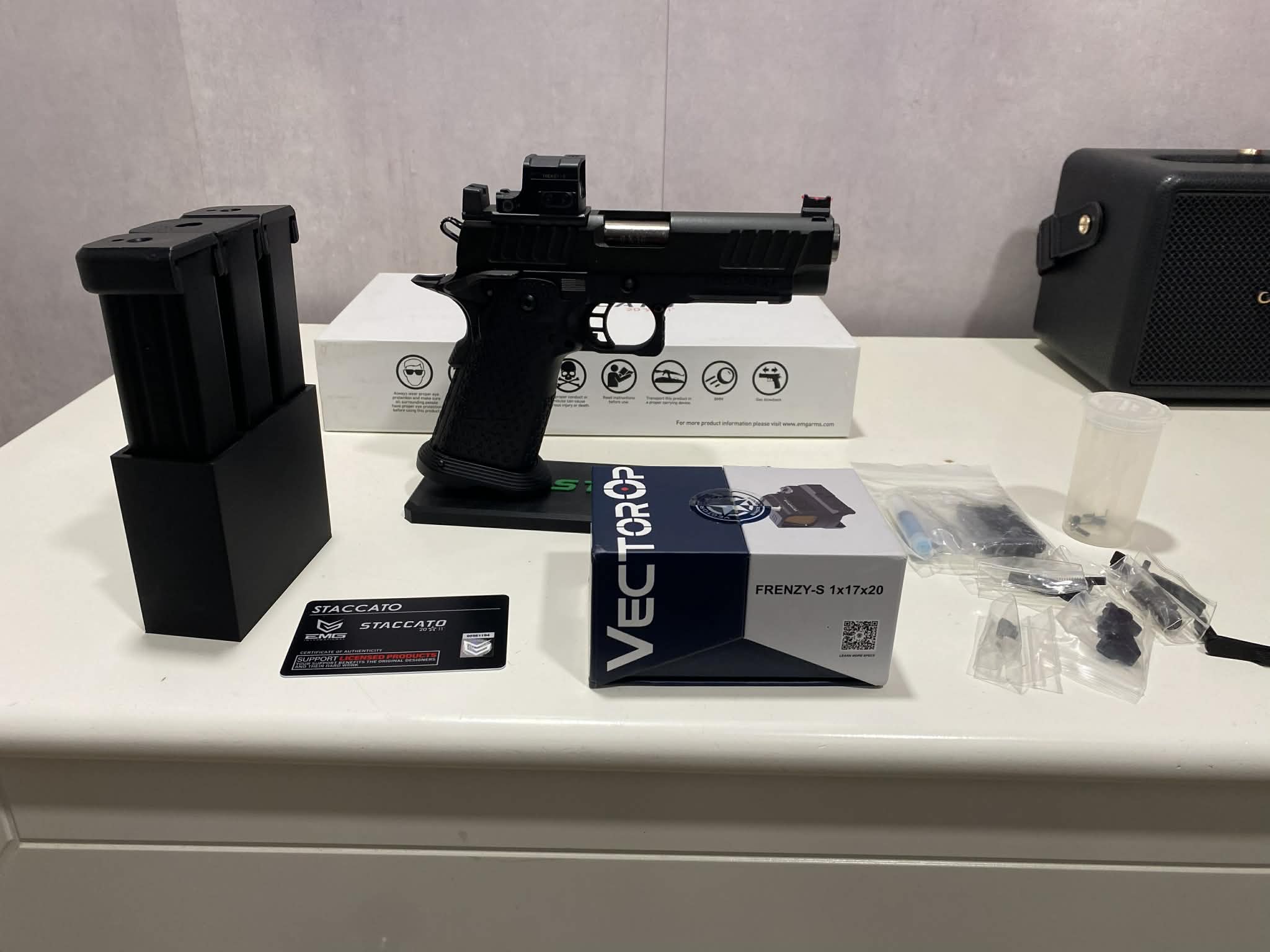 Staccato P Neuf (6mm proshop)avec trois chargeurs neufs avec red dot et prépa interne