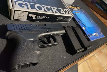 Glock 42 umarex neuf avec un chargeur supplémentaire neuf,un grip Hogue neuf