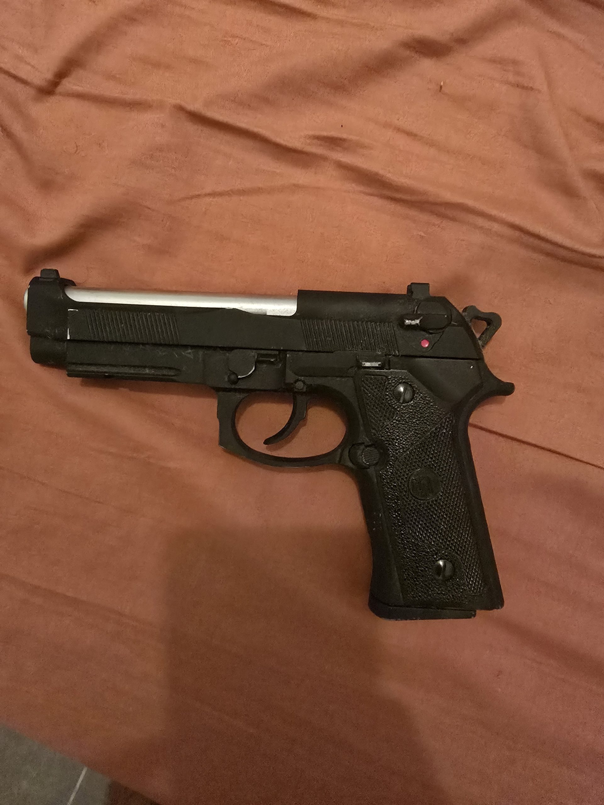 🔫 Réplique Airsoft Beretta M92 Gaz – Bon état – Chargeur inclus 🔫