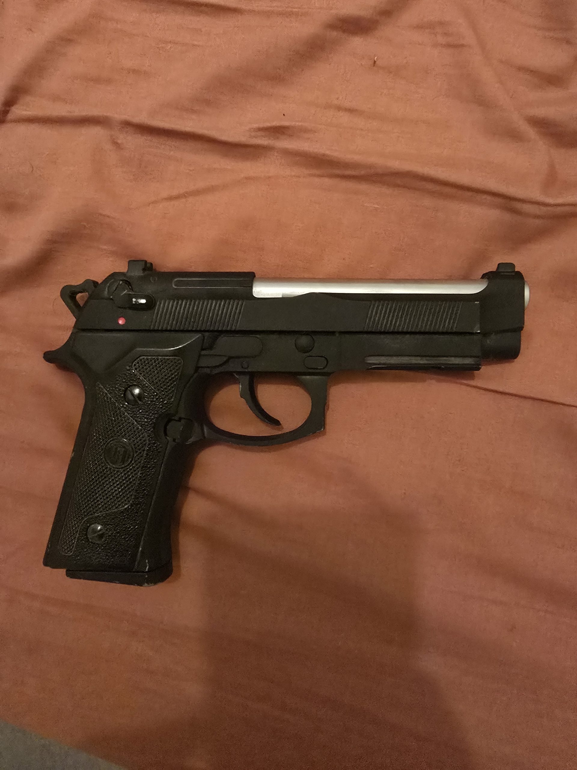 🔫 Réplique Airsoft Beretta M92 Gaz – Bon état – Chargeur inclus 🔫