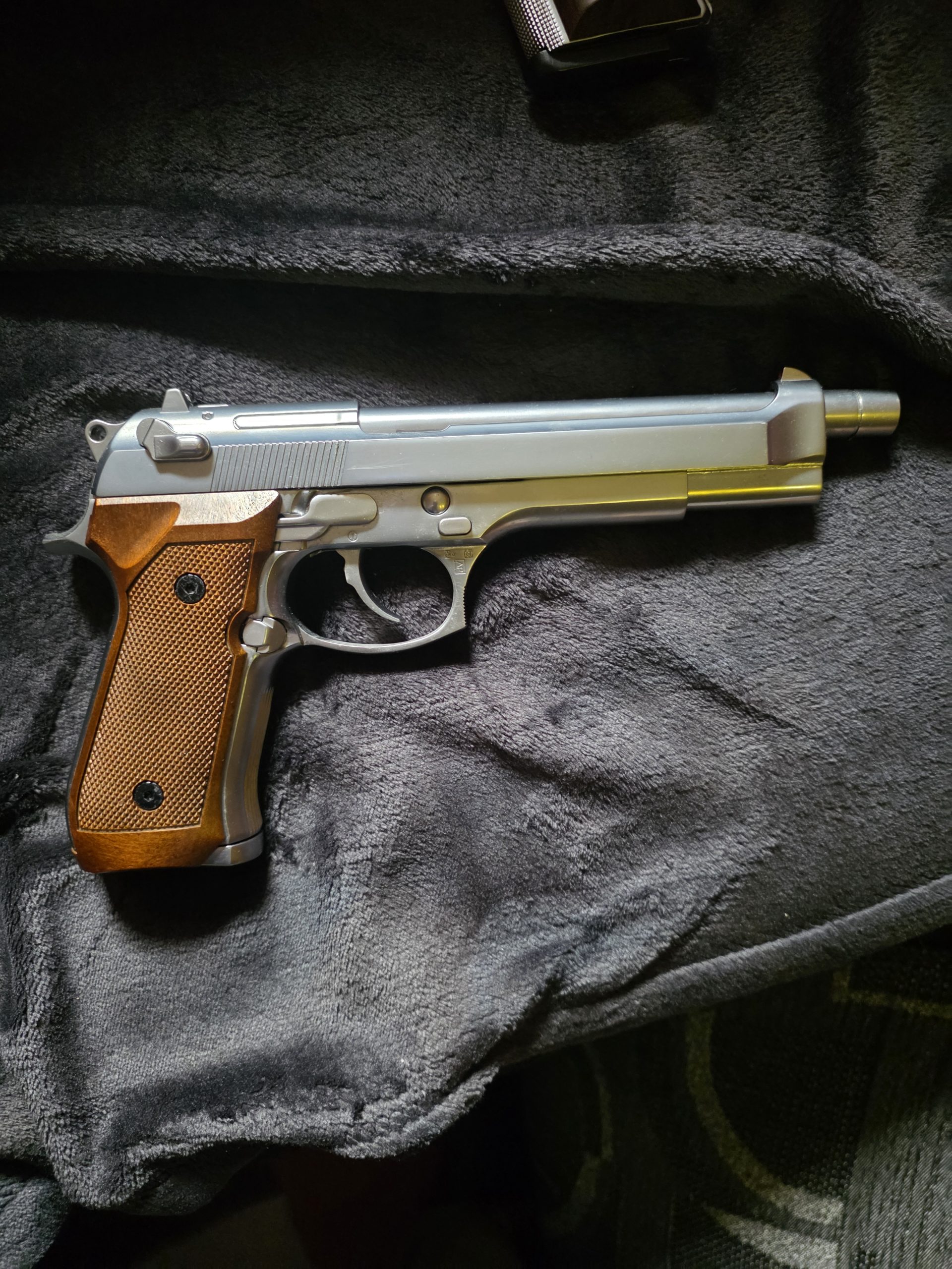 Vends 2 pistolets presque neuf